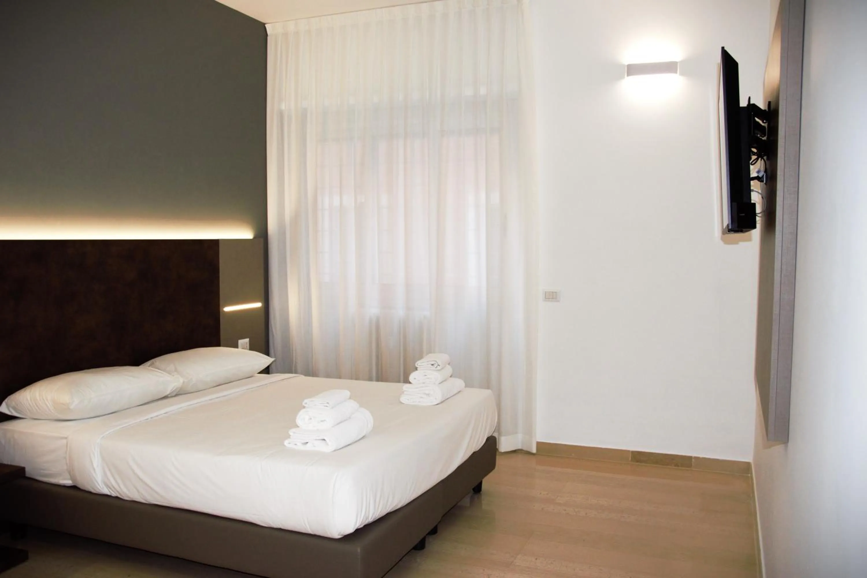 Bed in Domus Dea Roma by Trinità