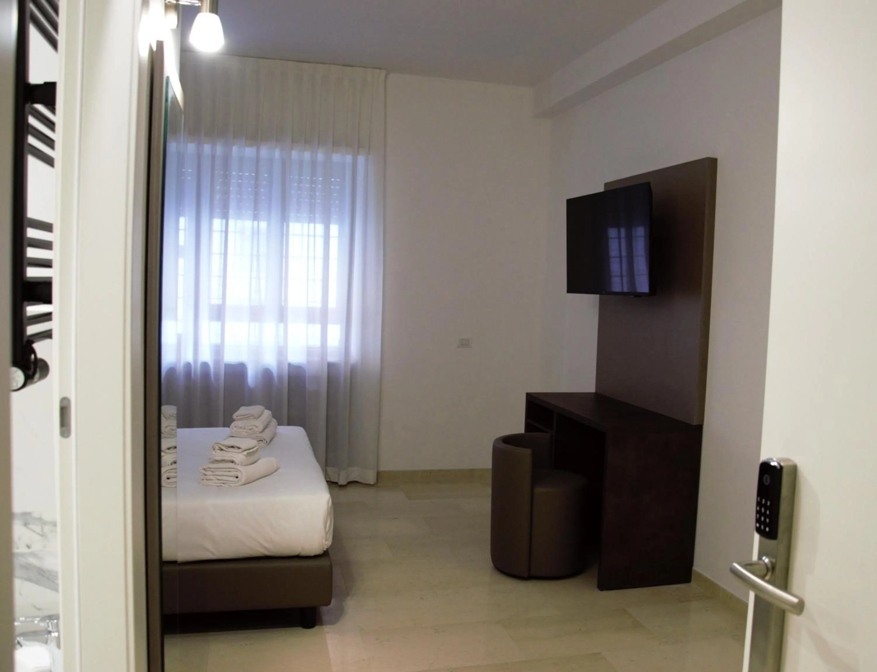 Bed in Domus Dea Roma by Trinità