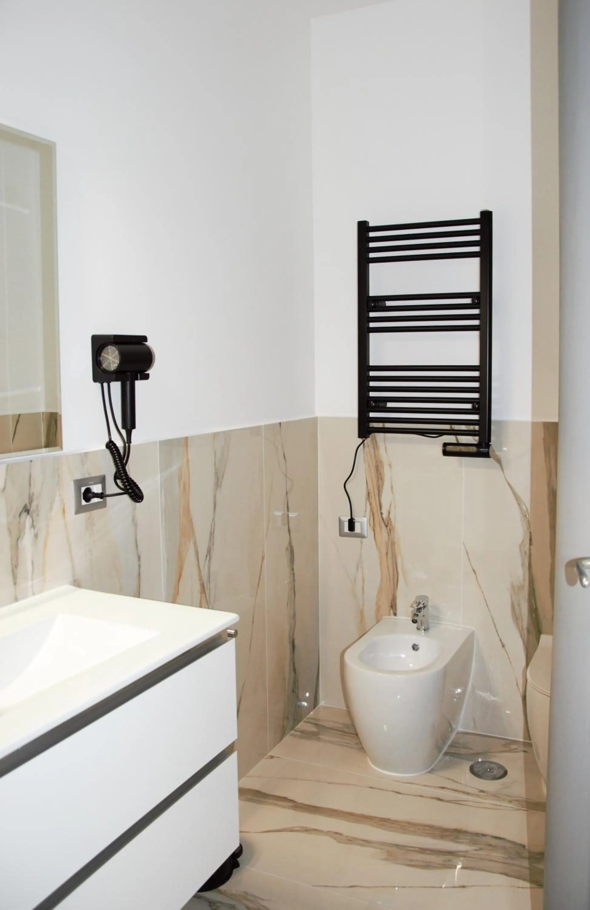 Bathroom in Domus Dea Roma by Trinità