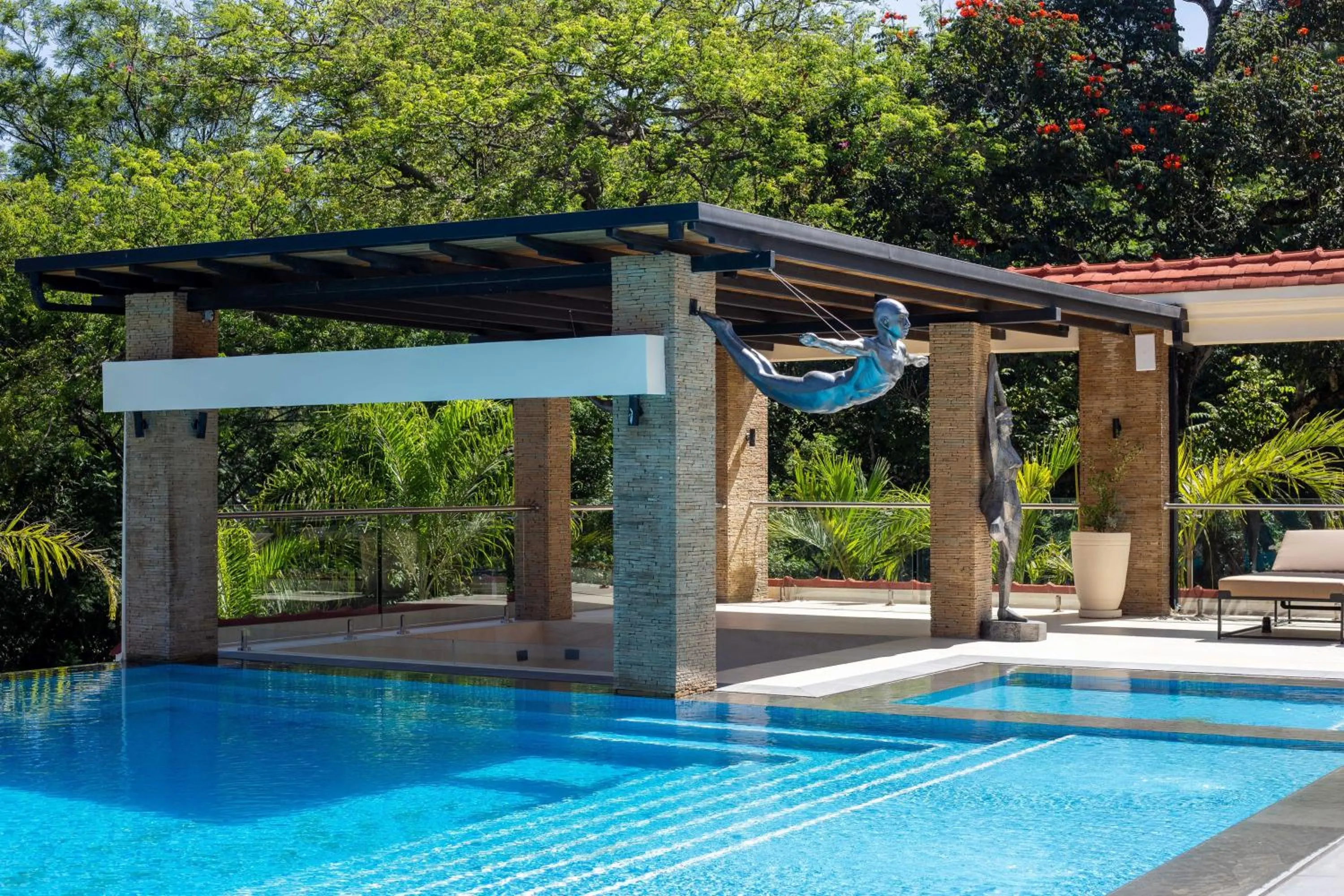 Swimming pool in Pax Manor Muthaiga