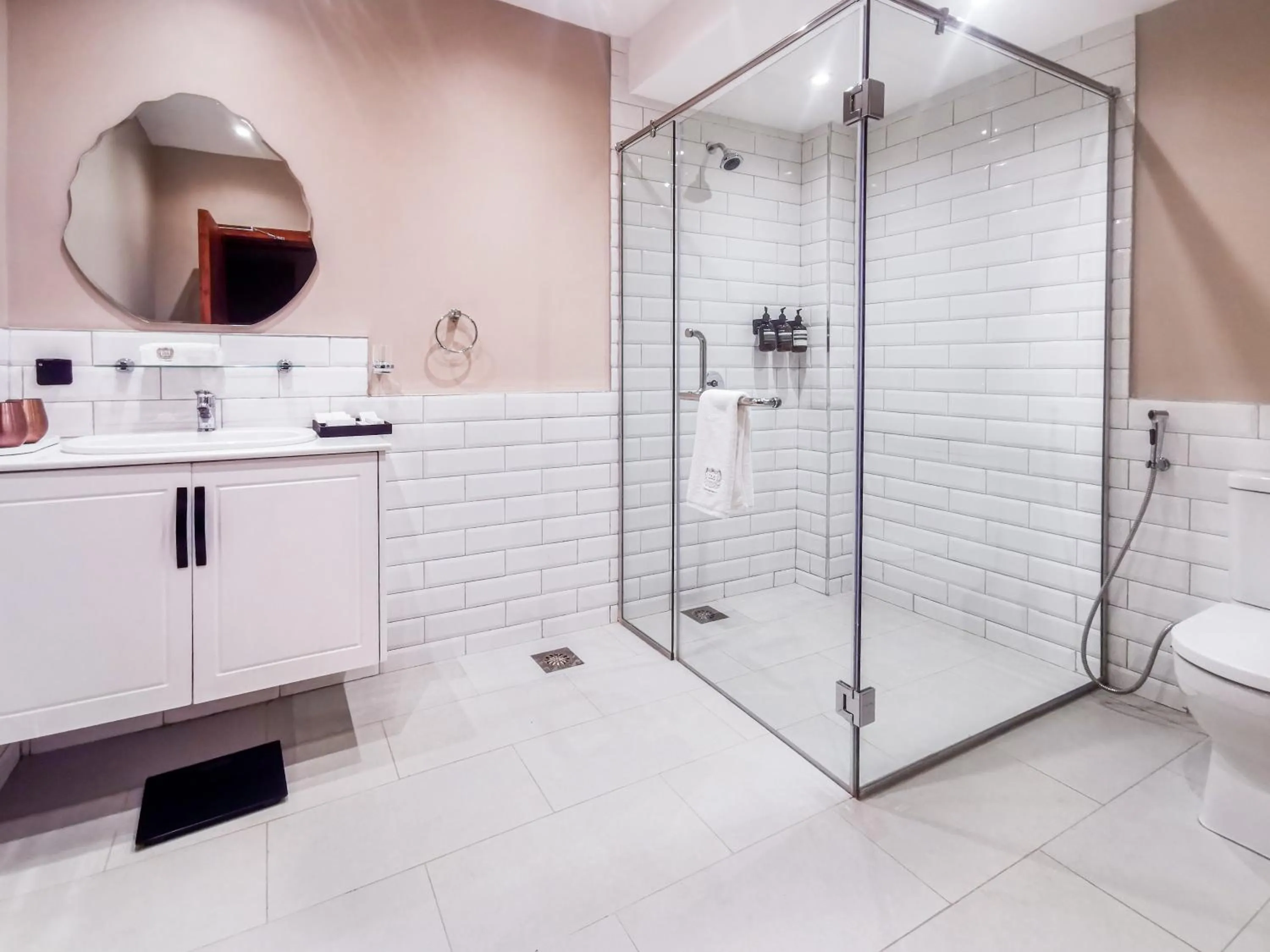 Shower in Pax Manor Muthaiga