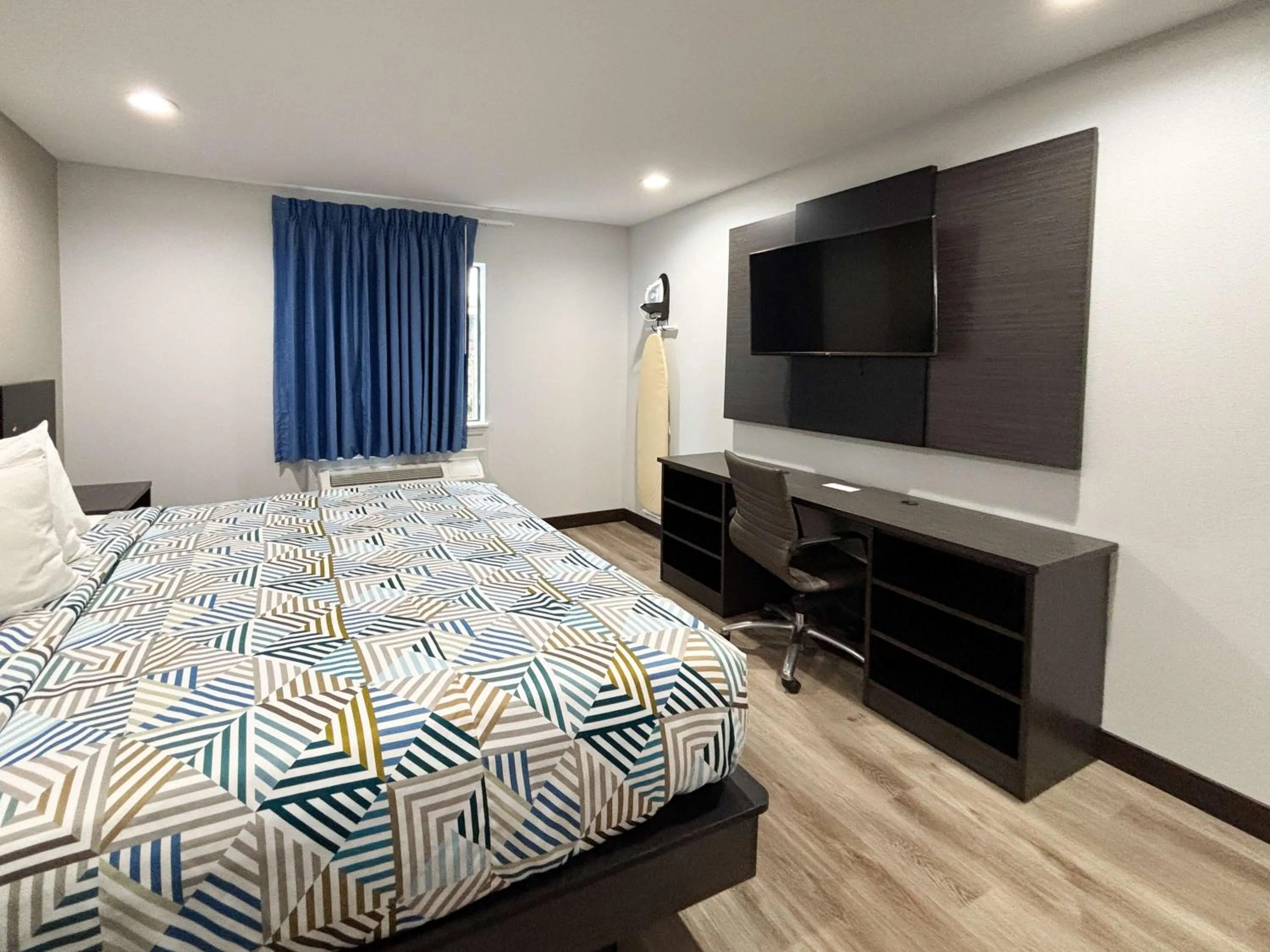 Bedroom, Bed in Studio 6 Sulphur LA