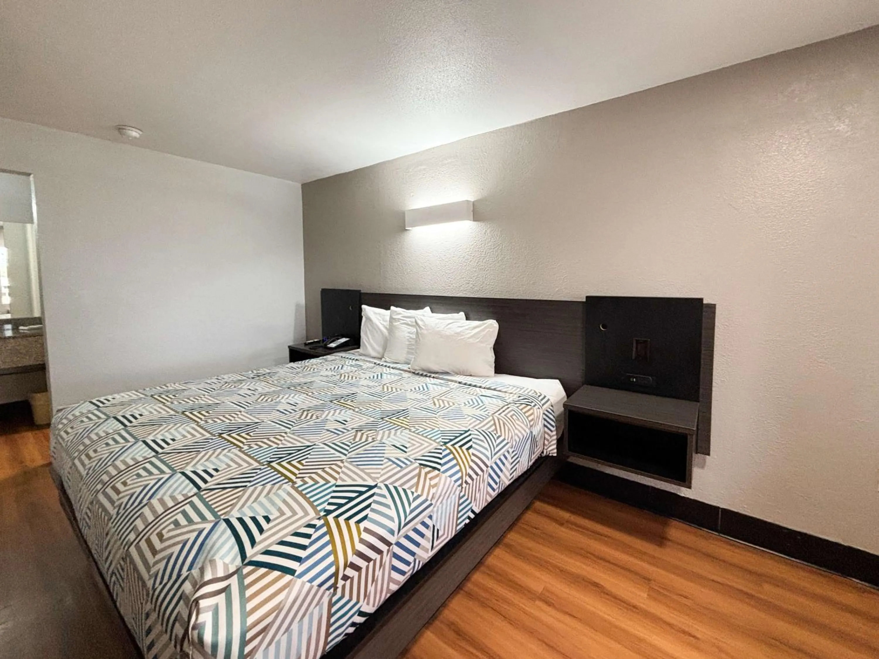 Bedroom, Bed in Studio 6 Sulphur LA