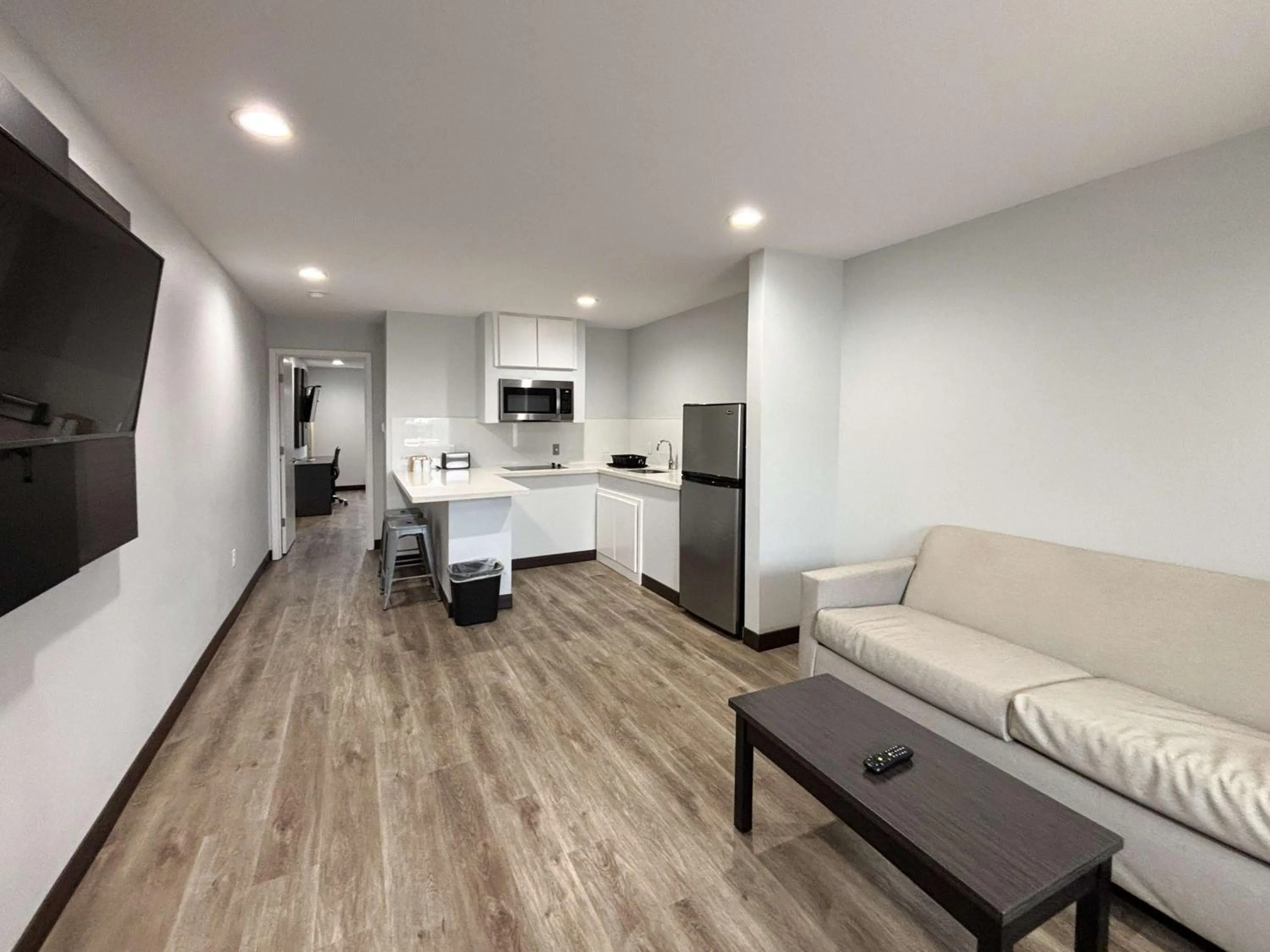 Photo of the whole room in Studio 6 Sulphur LA