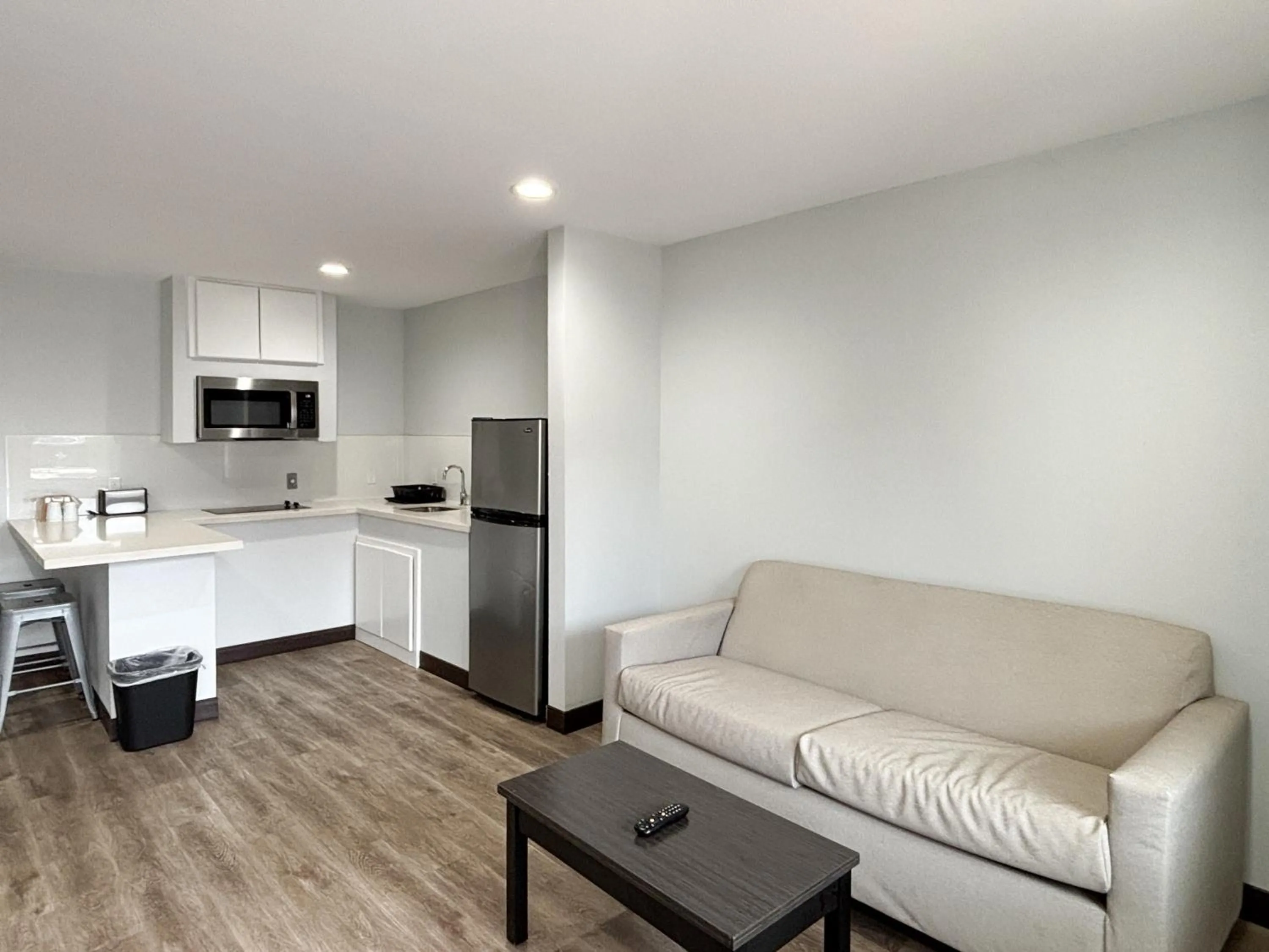 Kitchen or kitchenette in Studio 6 Sulphur LA