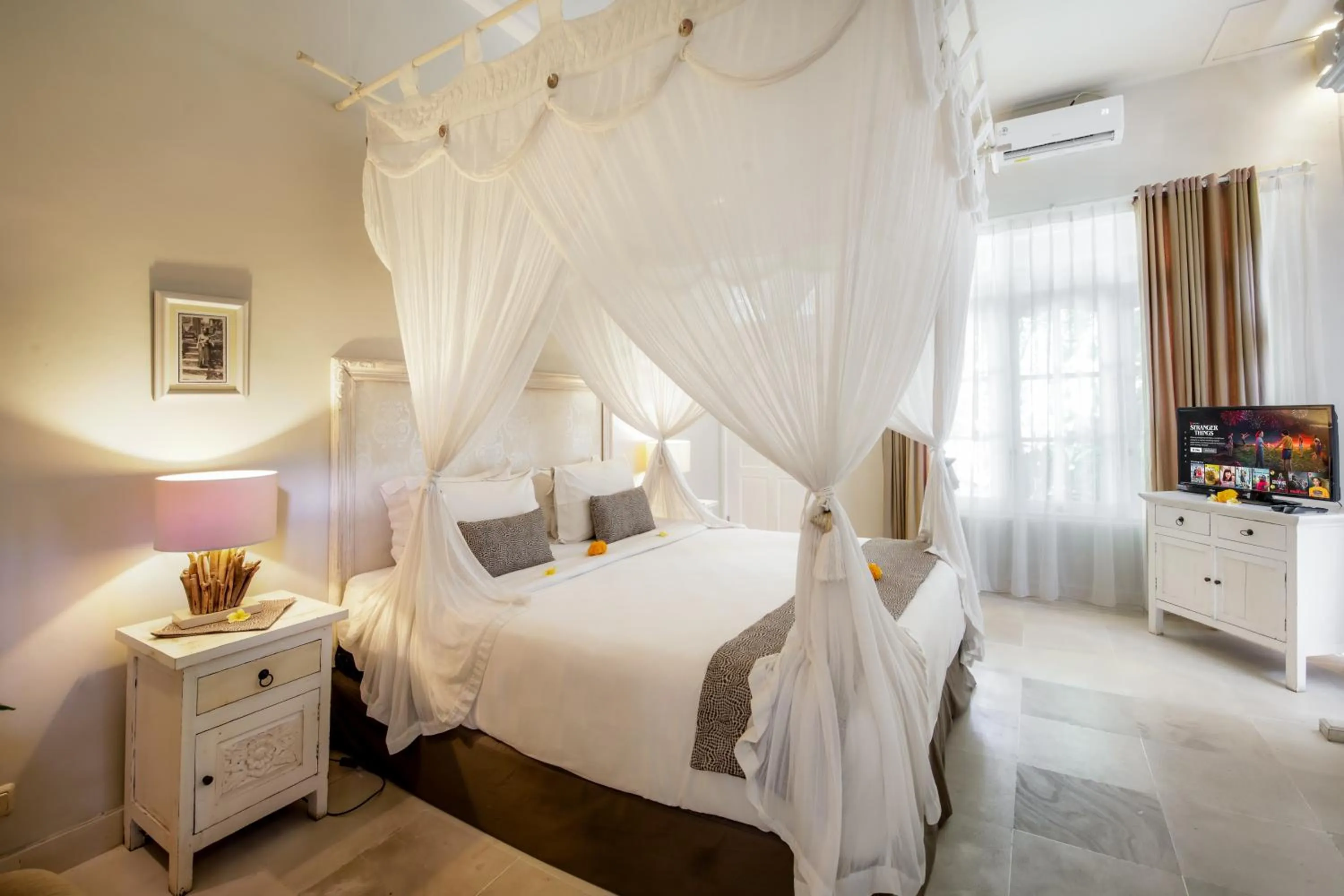 TV and multimedia, Bed in Villa Lodek Deluxe