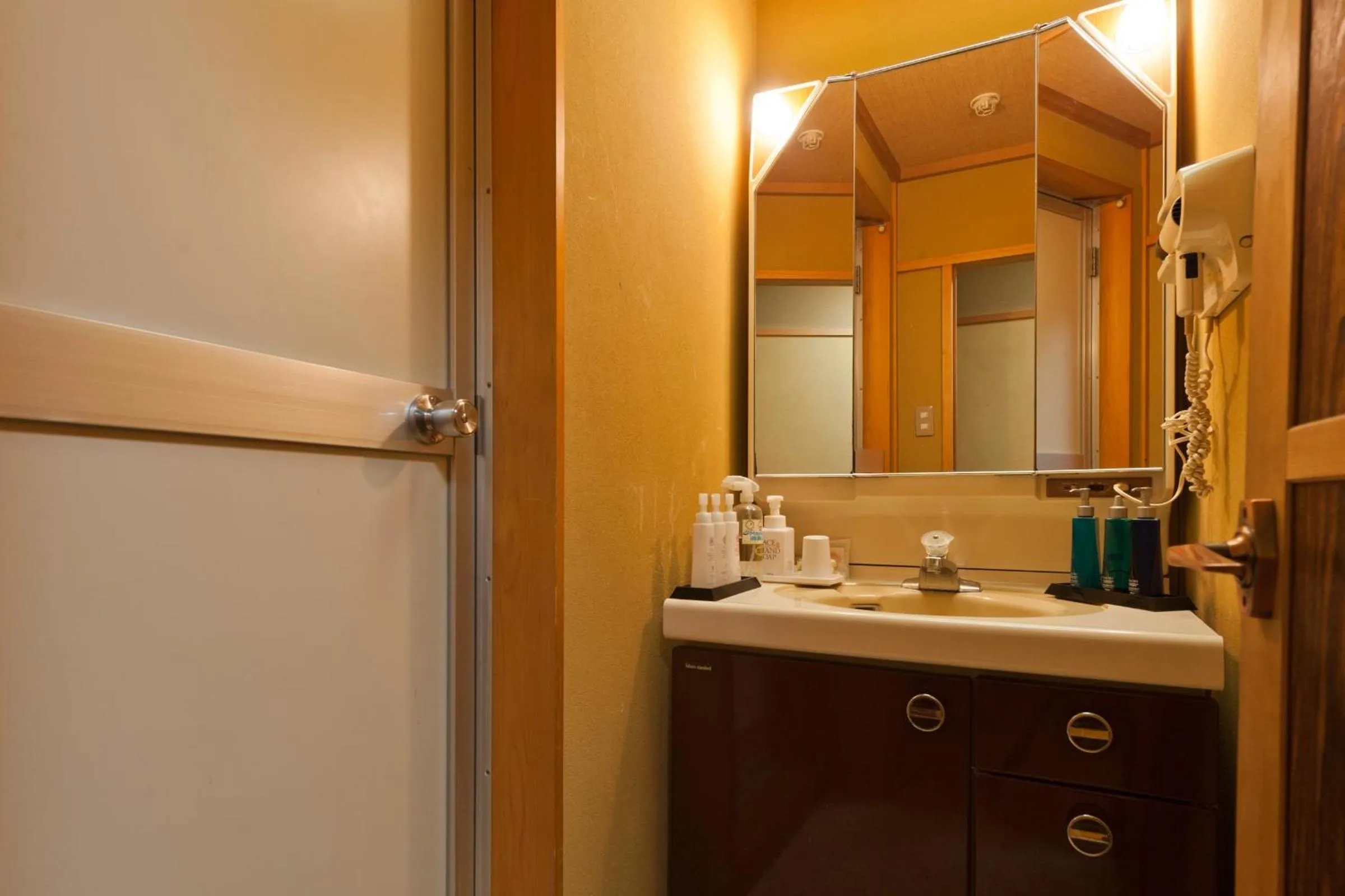 Area and facilities in UmibenokakureyuSEIRYU海辺のかくれ湯清流