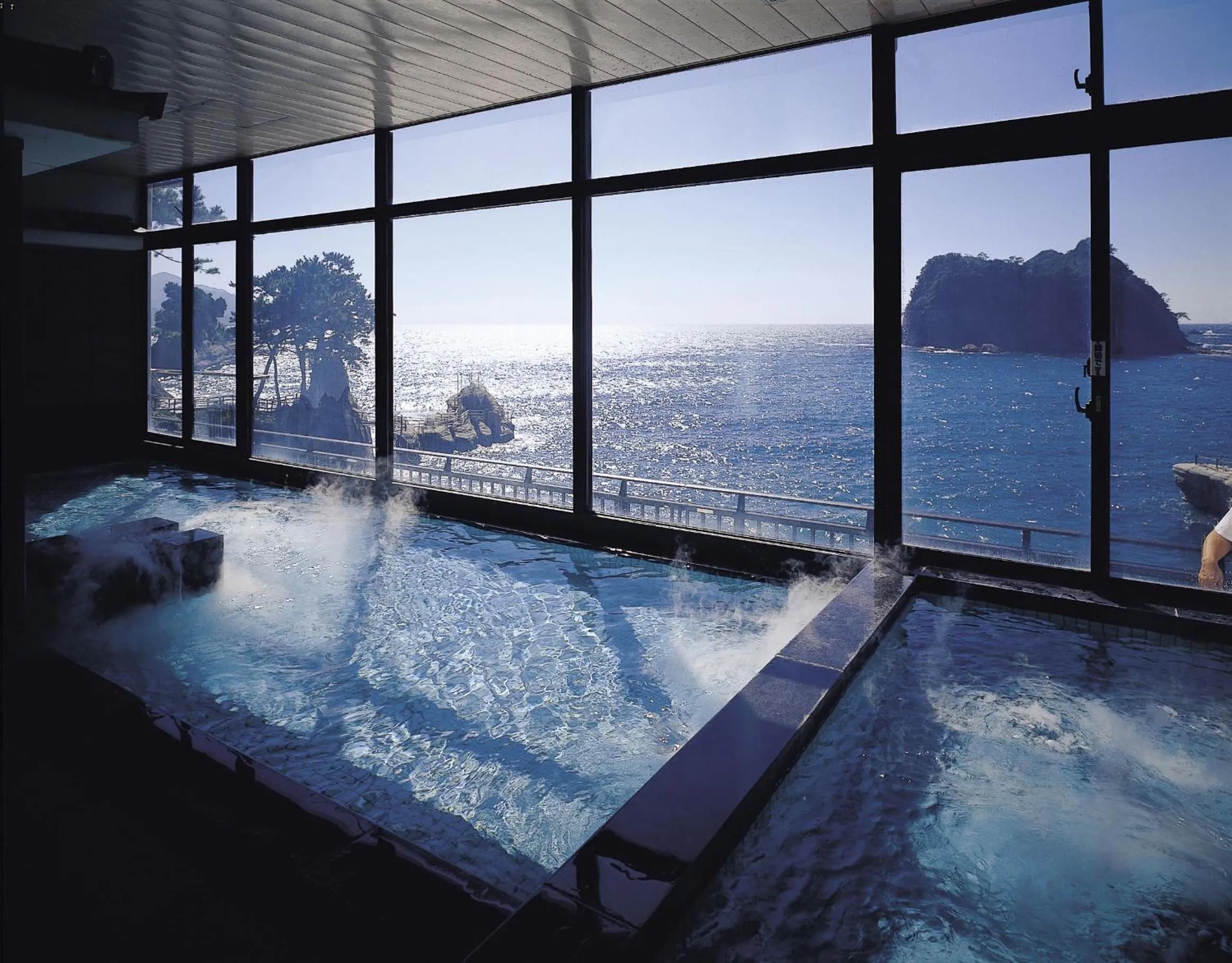 Hot Spring Bath in UmibenokakureyuSEIRYU海辺のかくれ湯清流