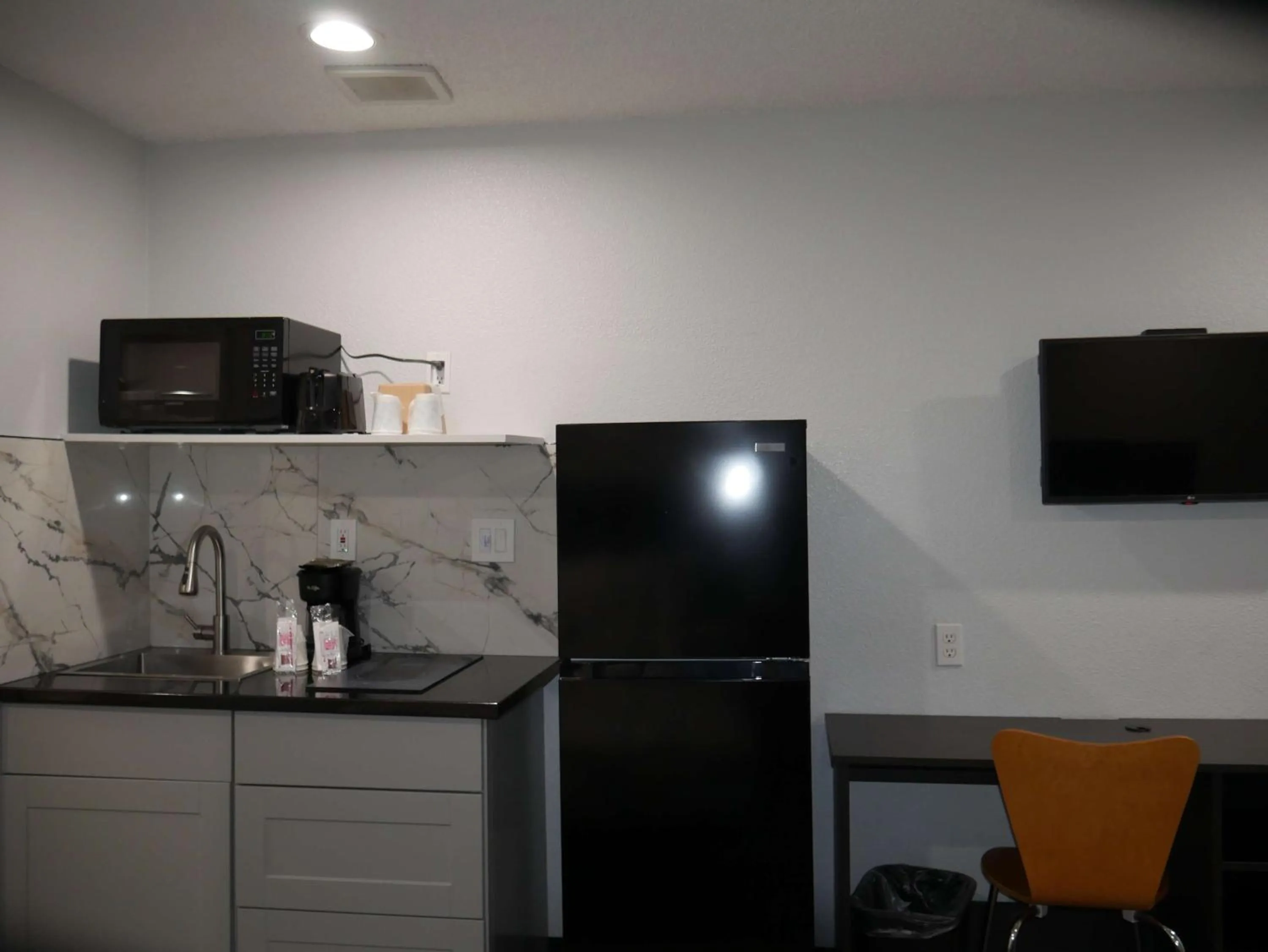 Bedroom in Studio 6 Tacoma, WA - South