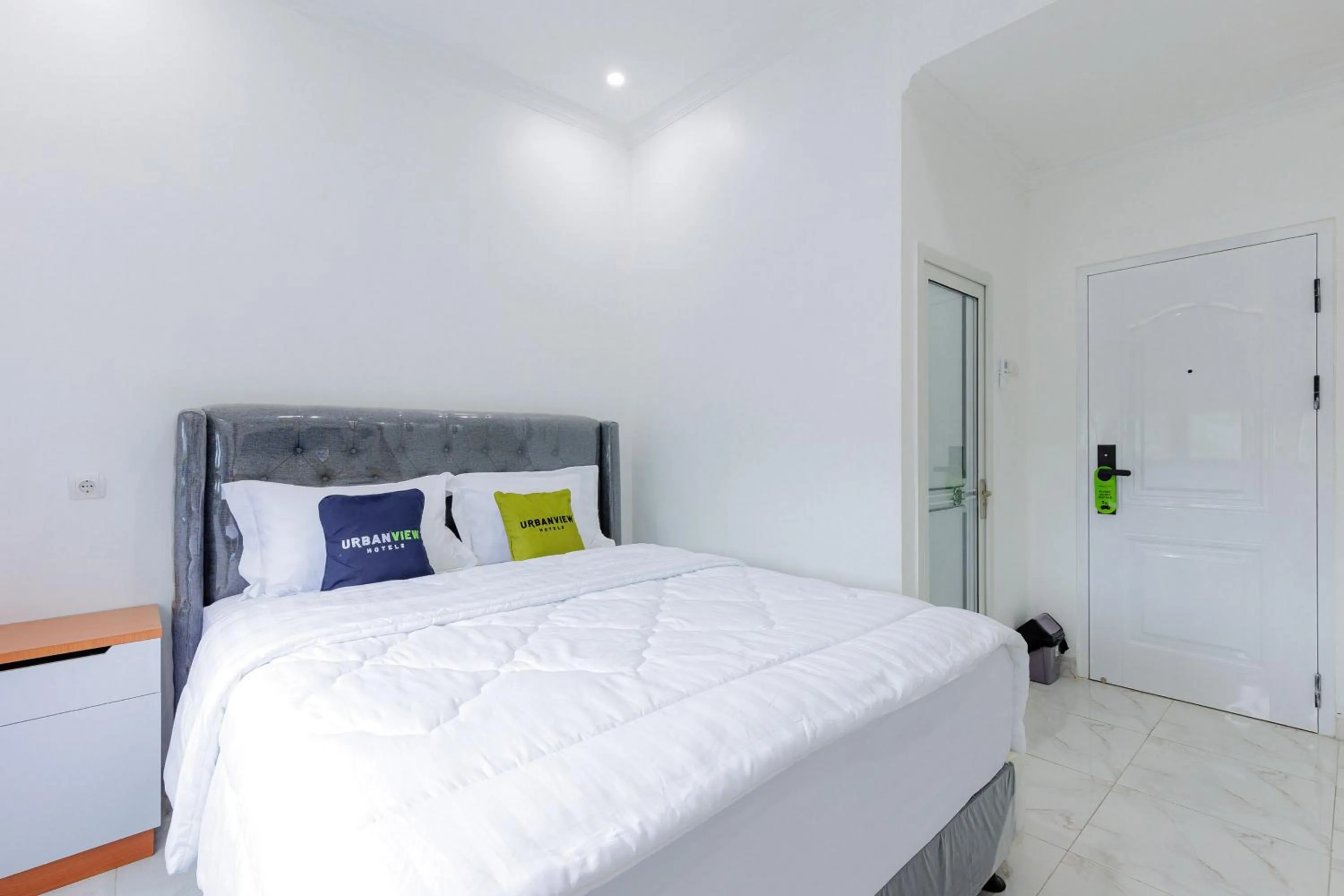 Bedroom, Bed in Urbanview Hotel Amira Syariah Bogor