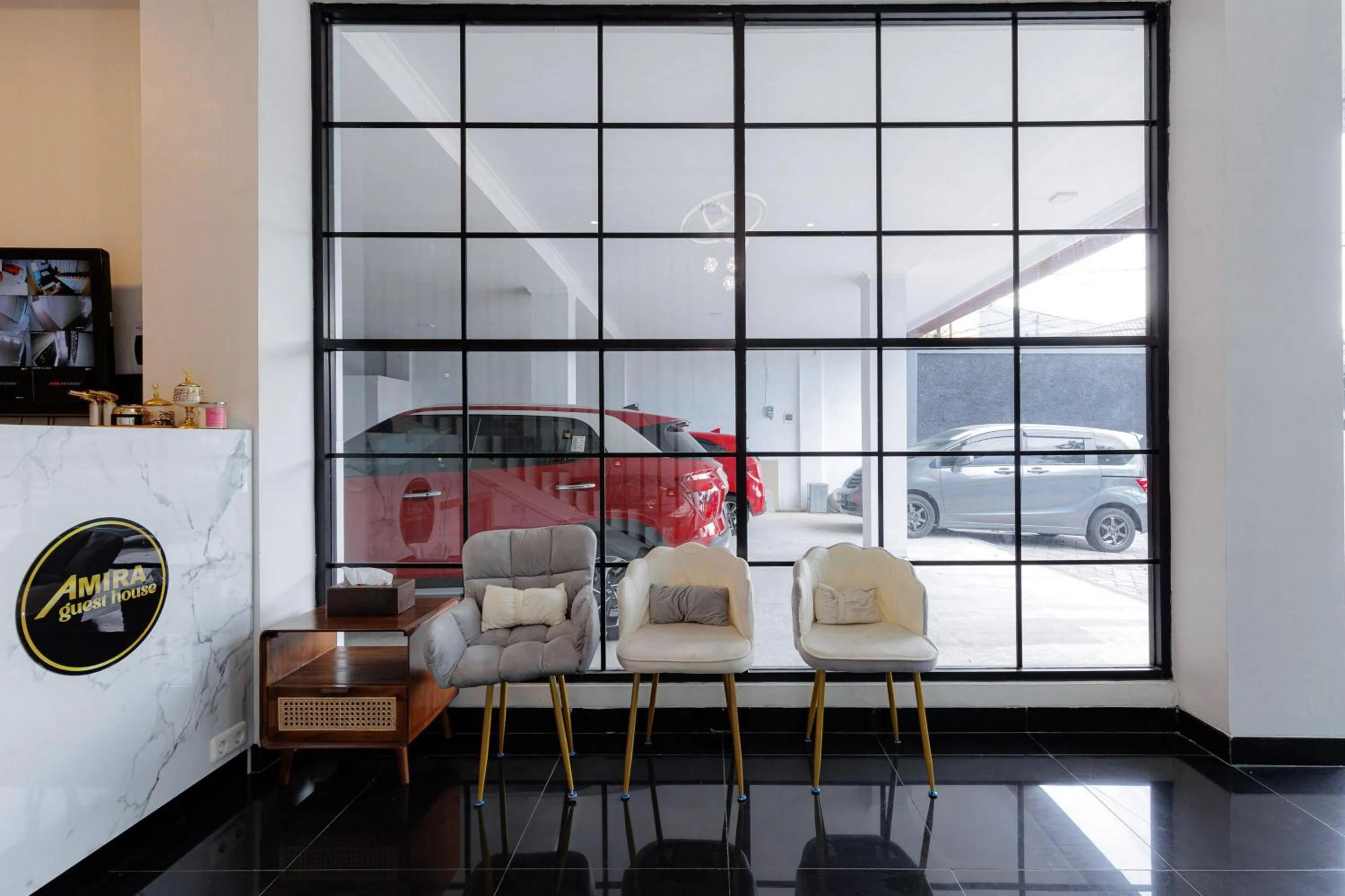 Seating area in Urbanview Hotel Amira Syariah Bogor