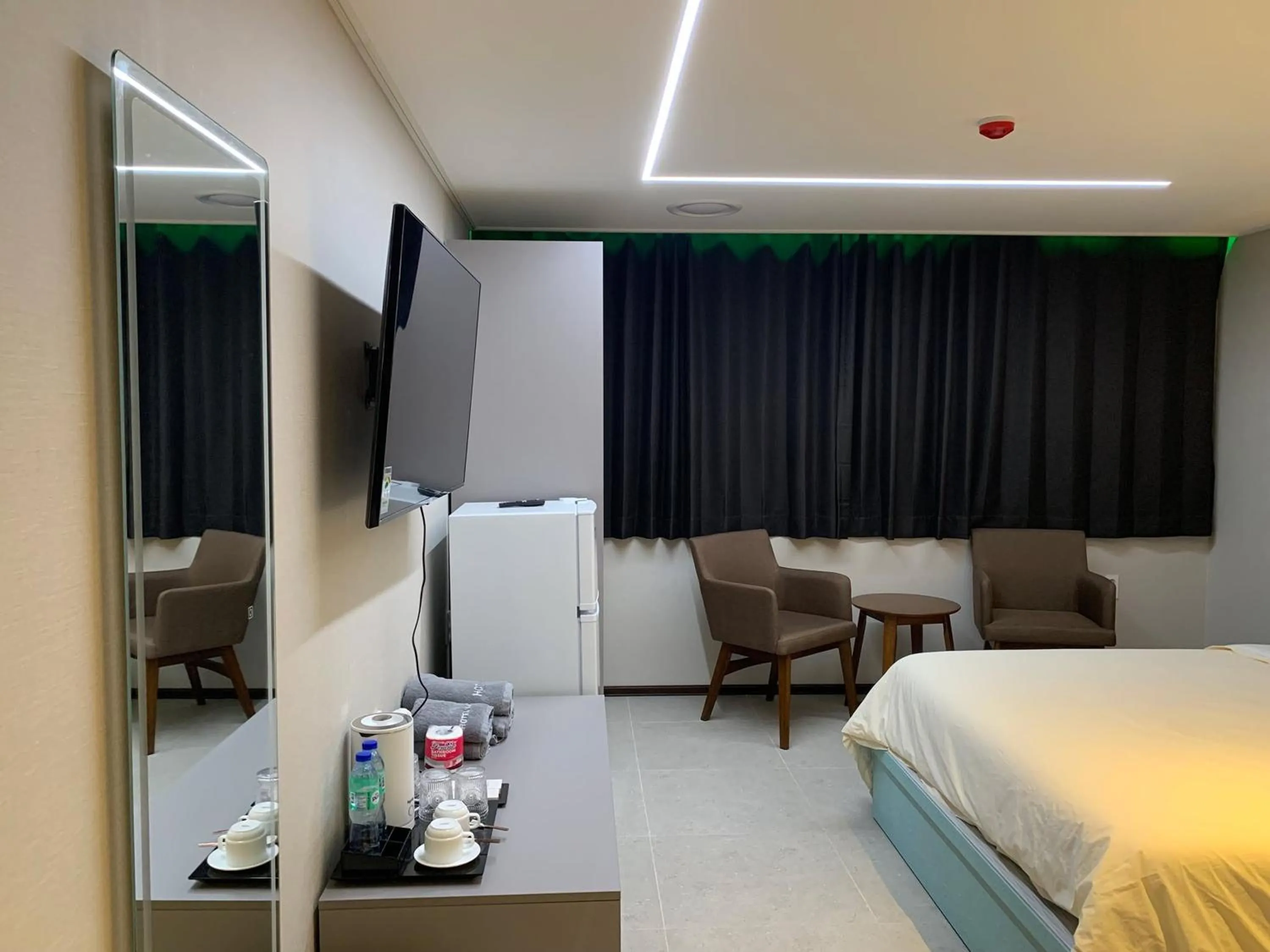 TV and multimedia, Bed in Hotel Kaya Puerto Galera