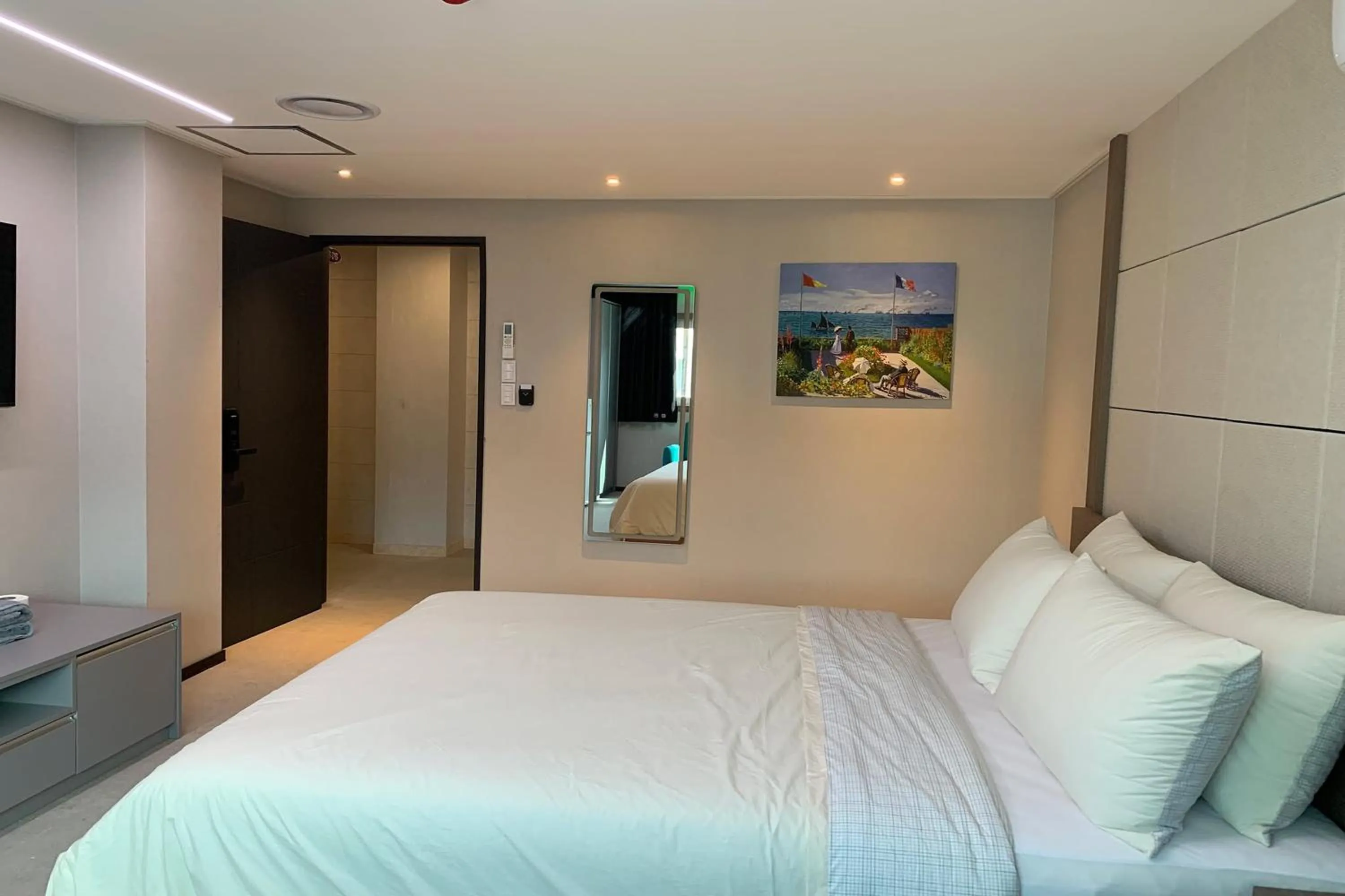 Bedroom, Bed in Hotel Kaya Puerto Galera