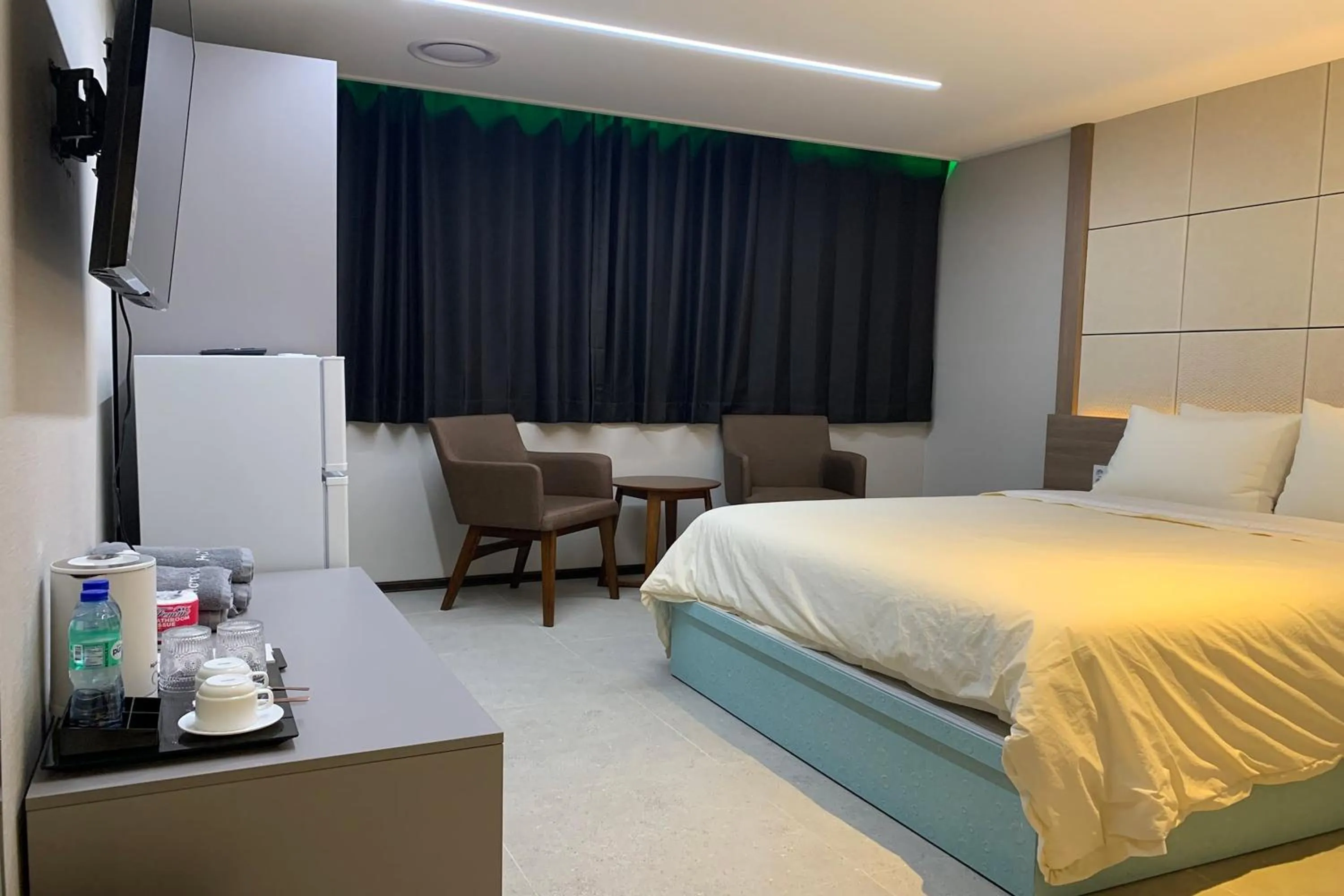 Bedroom, Bed in Hotel Kaya Puerto Galera