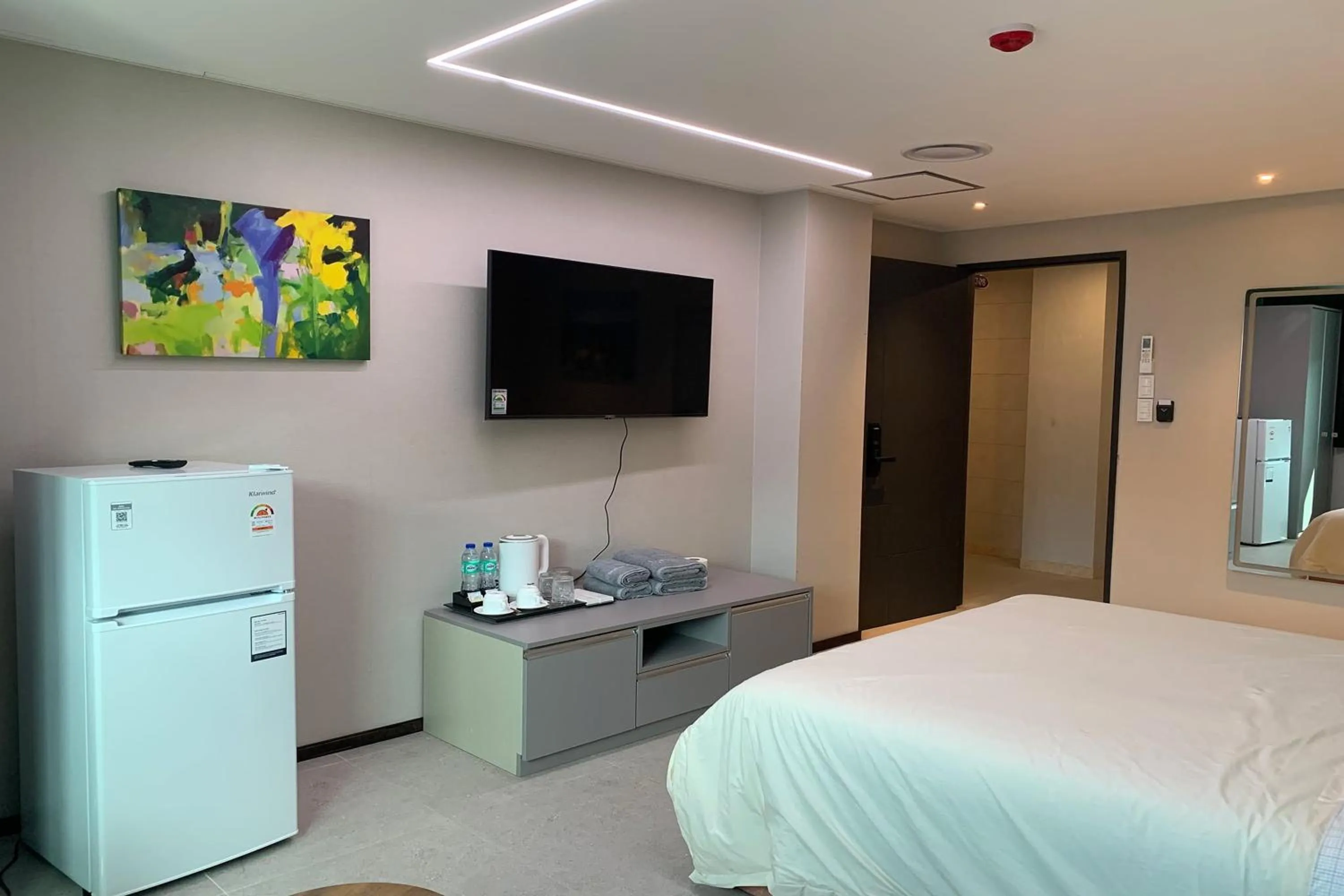 Bedroom, Bed in Hotel Kaya Puerto Galera