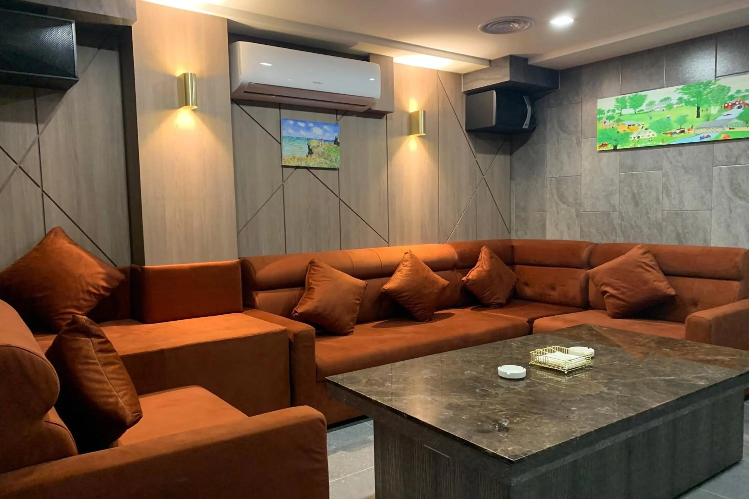 Communal lounge/ TV room in Hotel Kaya Puerto Galera