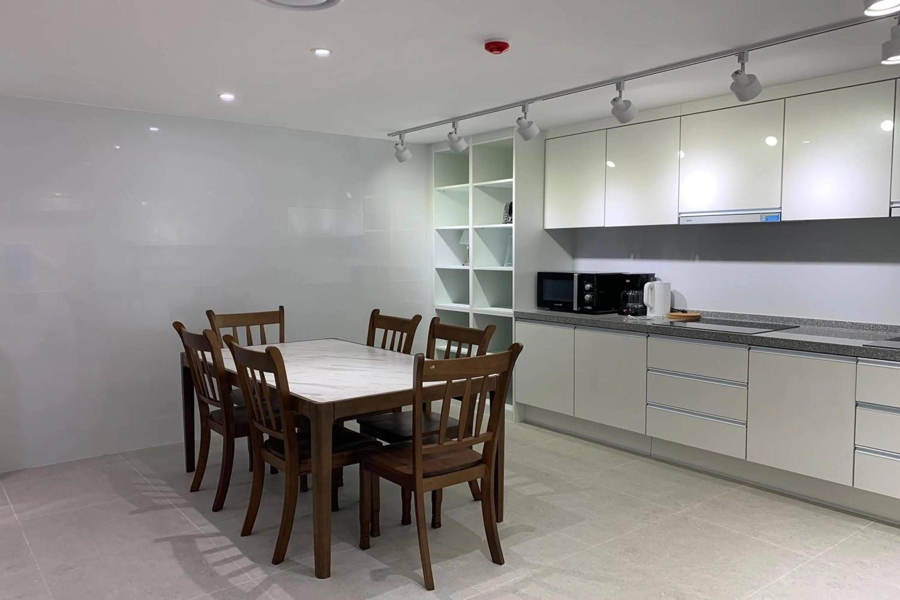 Kitchen or kitchenette in Hotel Kaya Puerto Galera