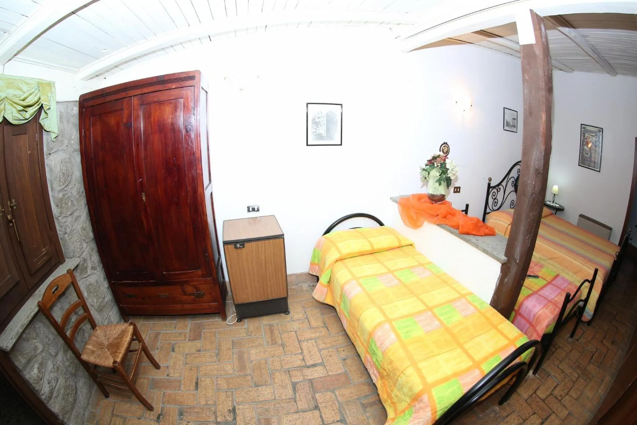 Property building, Bed in Agriturismo Monte Due Torri