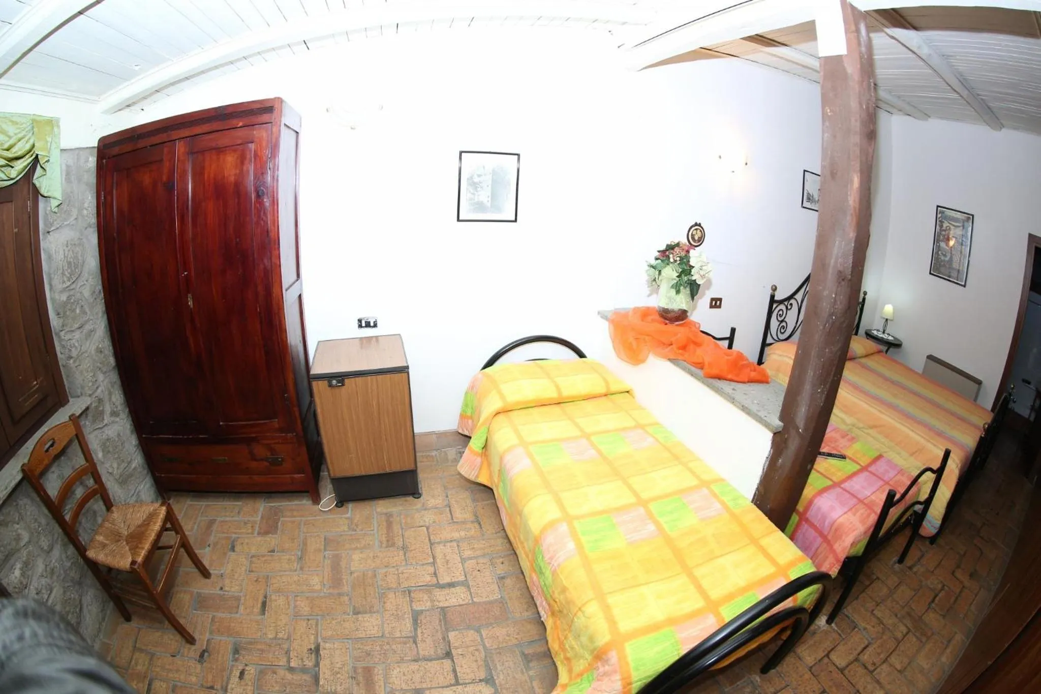 Property building, Bed in Agriturismo Monte Due Torri