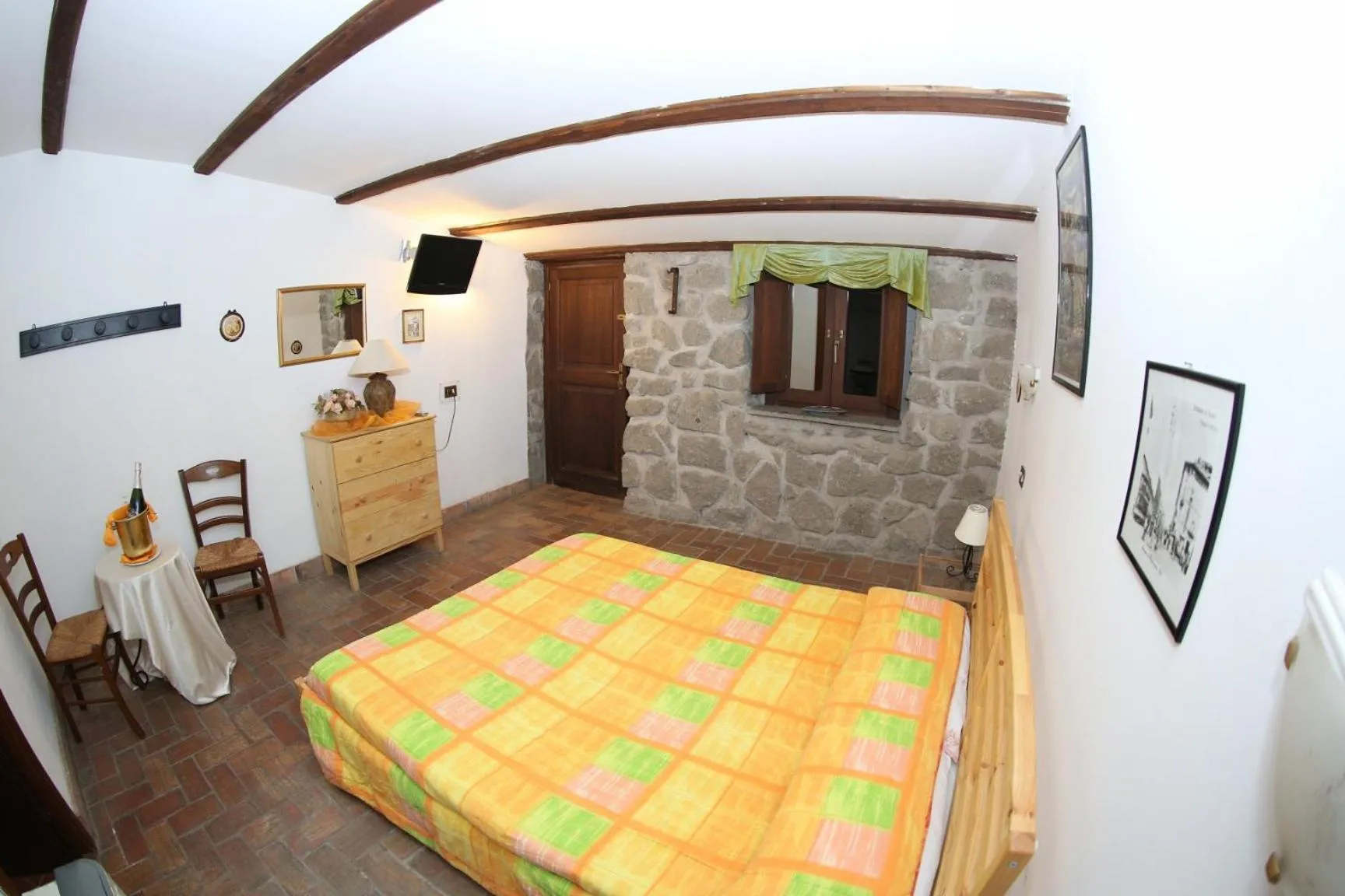 Property building, Bed in Agriturismo Monte Due Torri