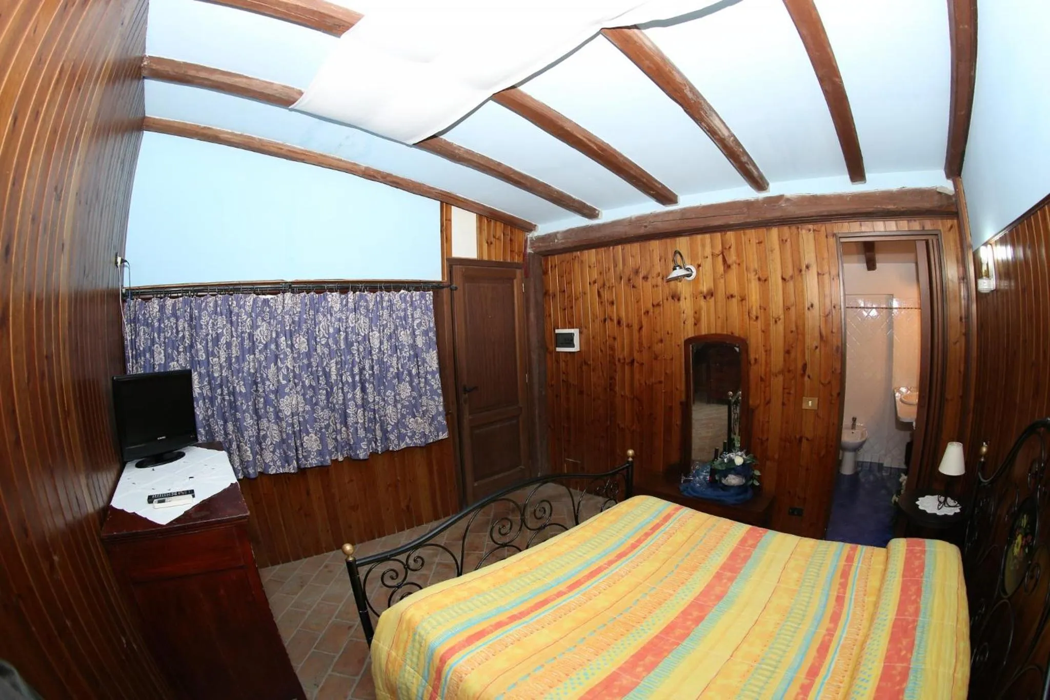 Property building, Bed in Agriturismo Monte Due Torri