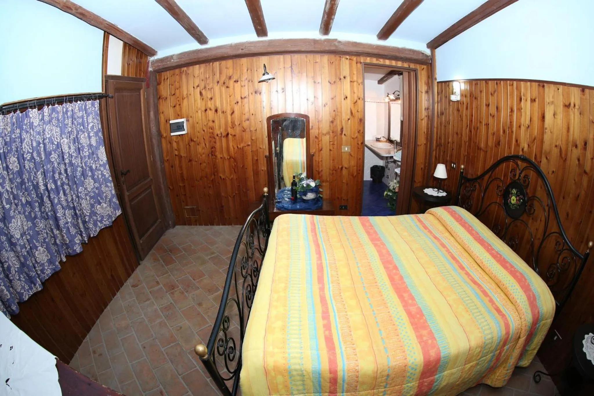 Property building, Bed in Agriturismo Monte Due Torri