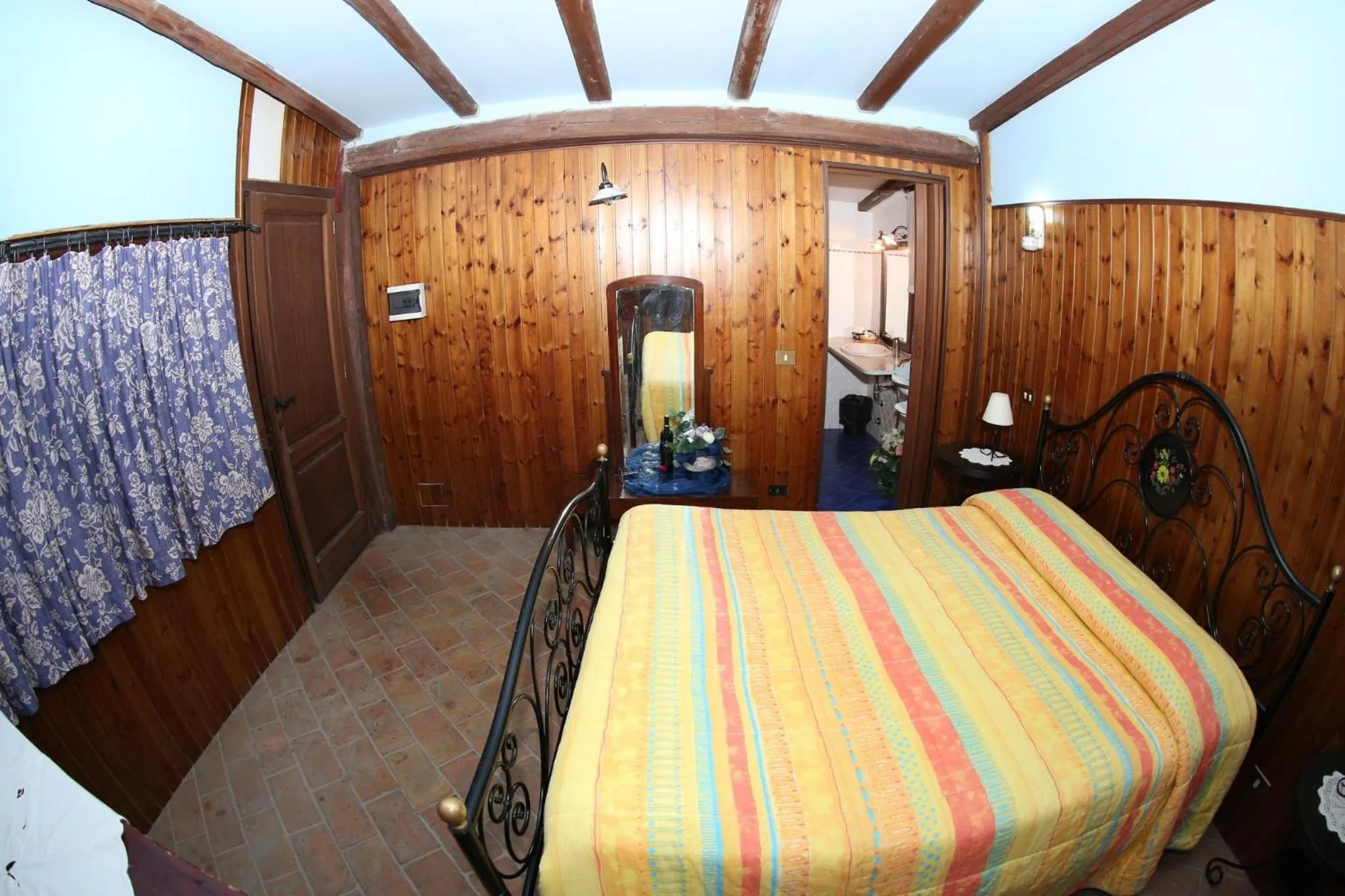 Property building, Bed in Agriturismo Monte Due Torri