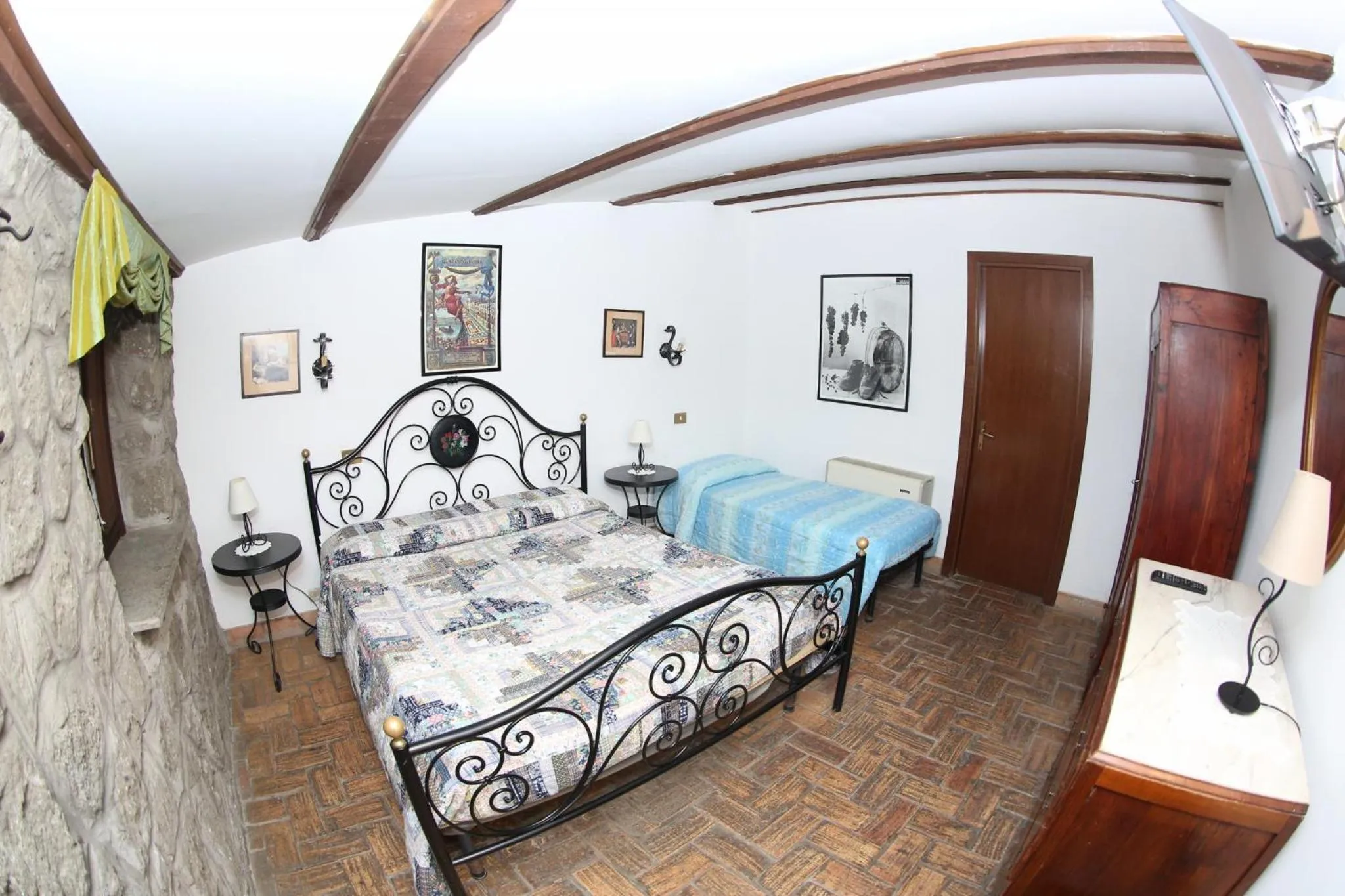 Property building, Bed in Agriturismo Monte Due Torri