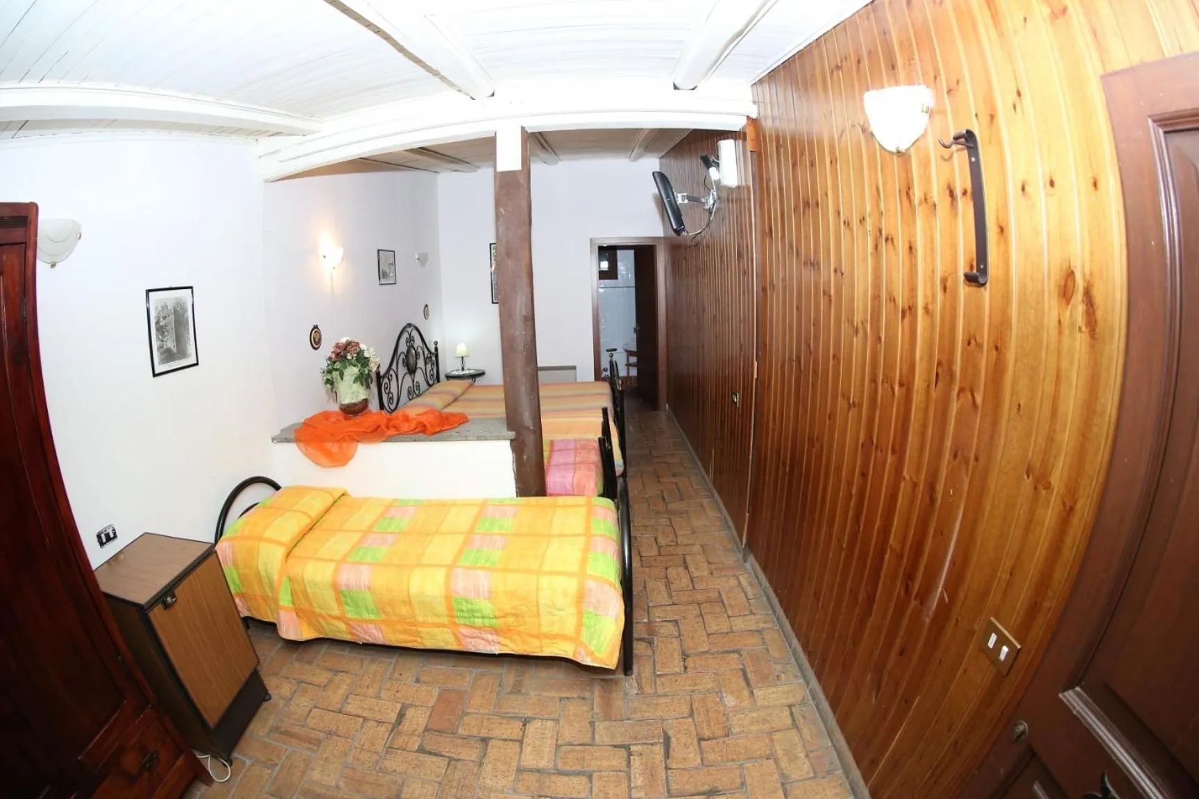 Property building, Bed in Agriturismo Monte Due Torri