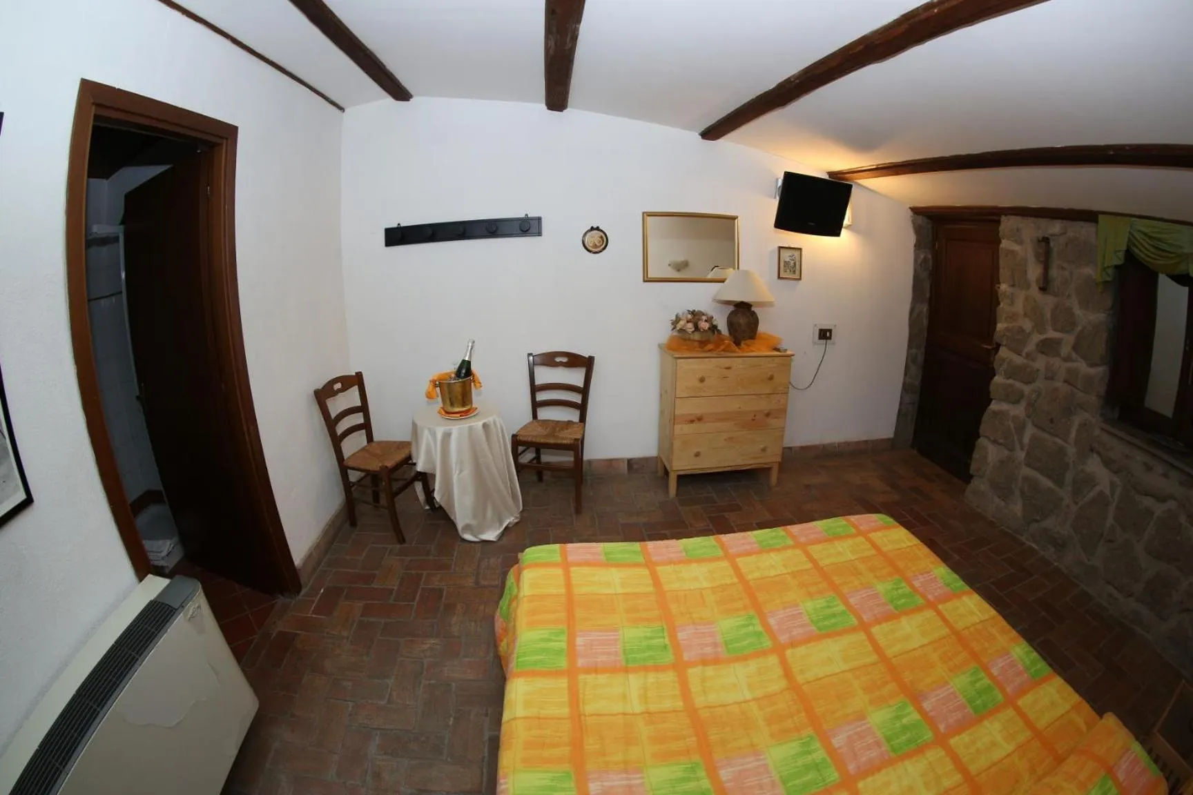 Property building, Bed in Agriturismo Monte Due Torri