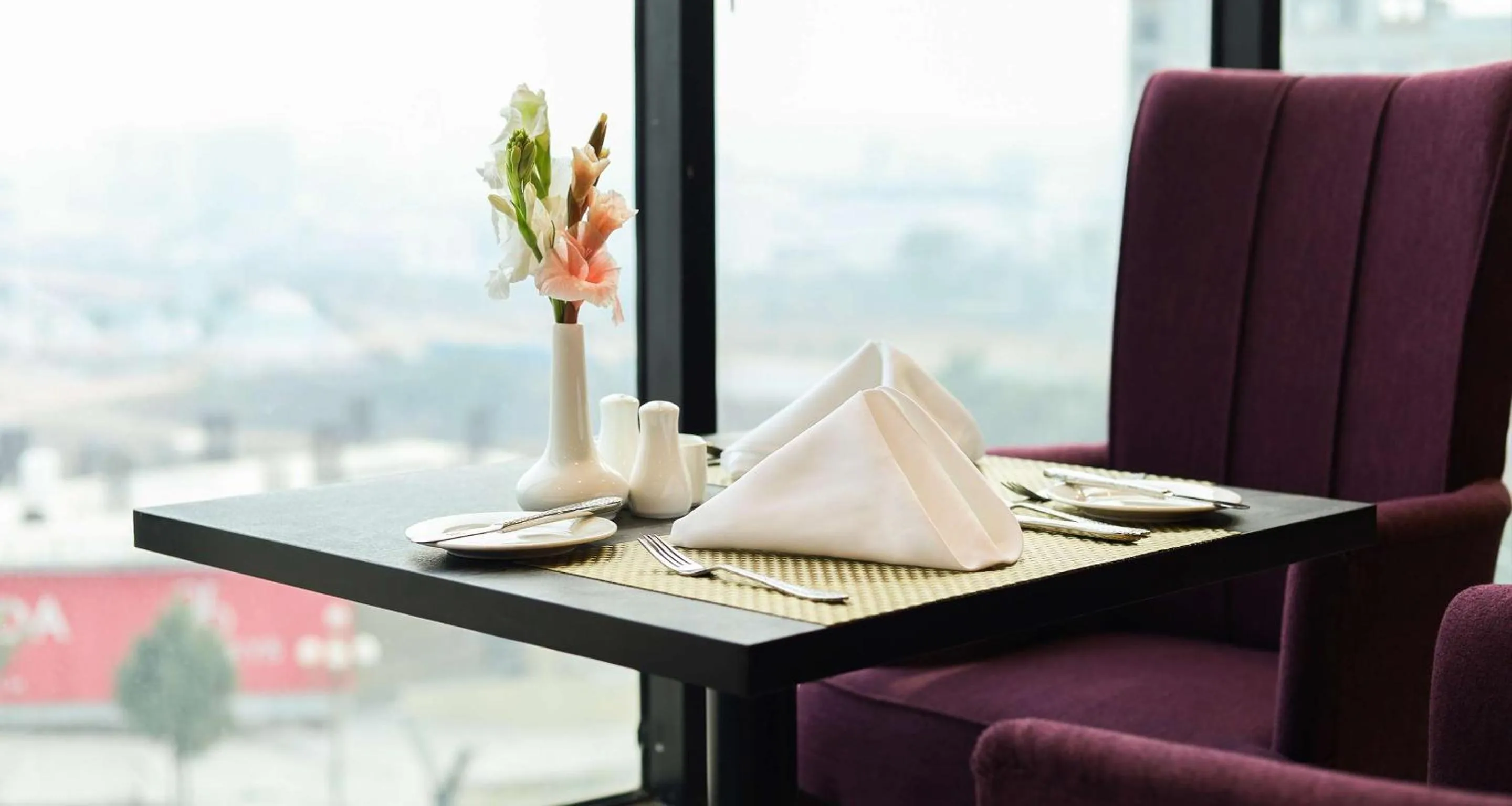 Restaurant/places to eat in Best Western Hotel Rawalpindi Central