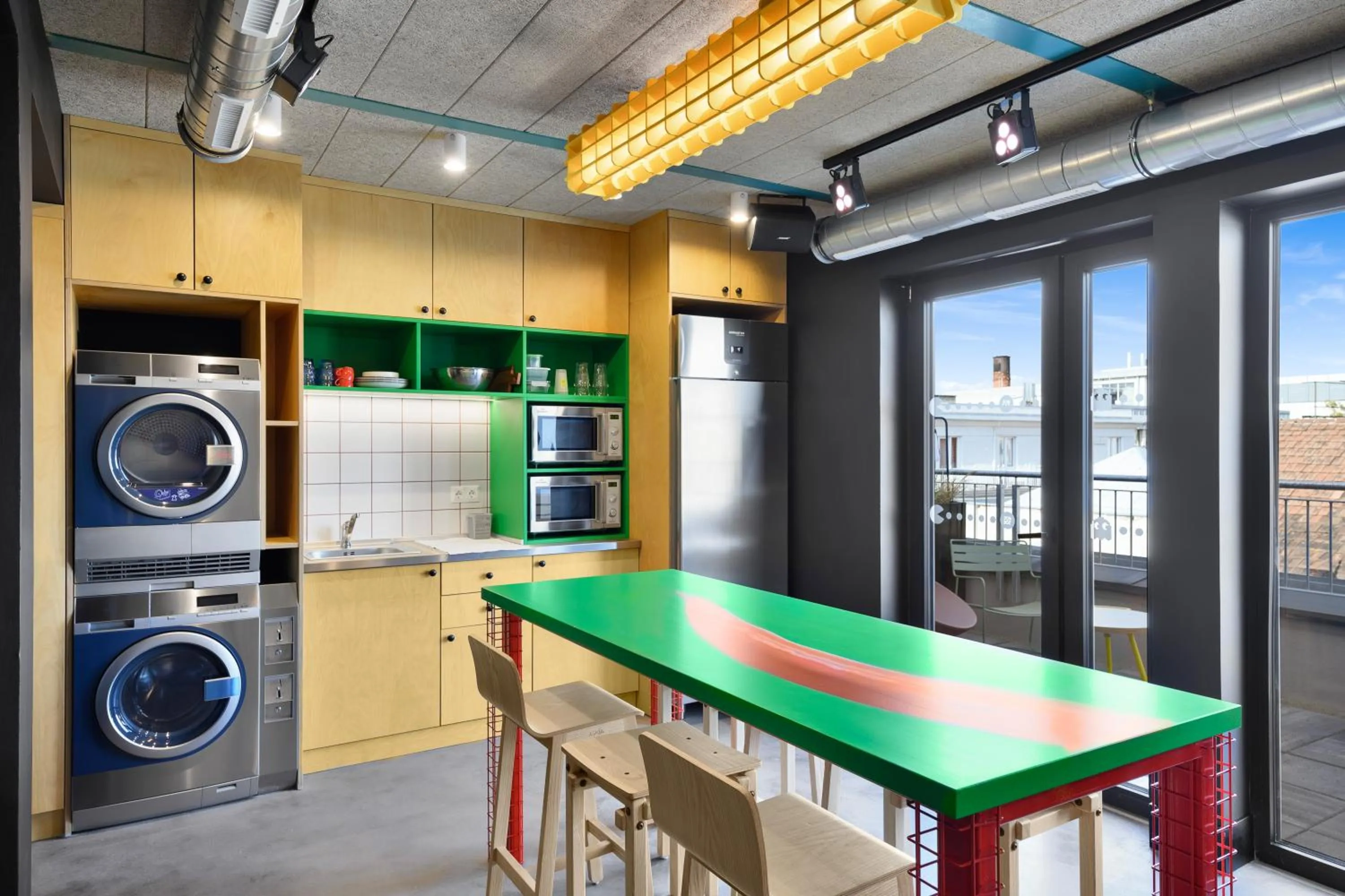 Communal kitchen in JO&JOE Budapest