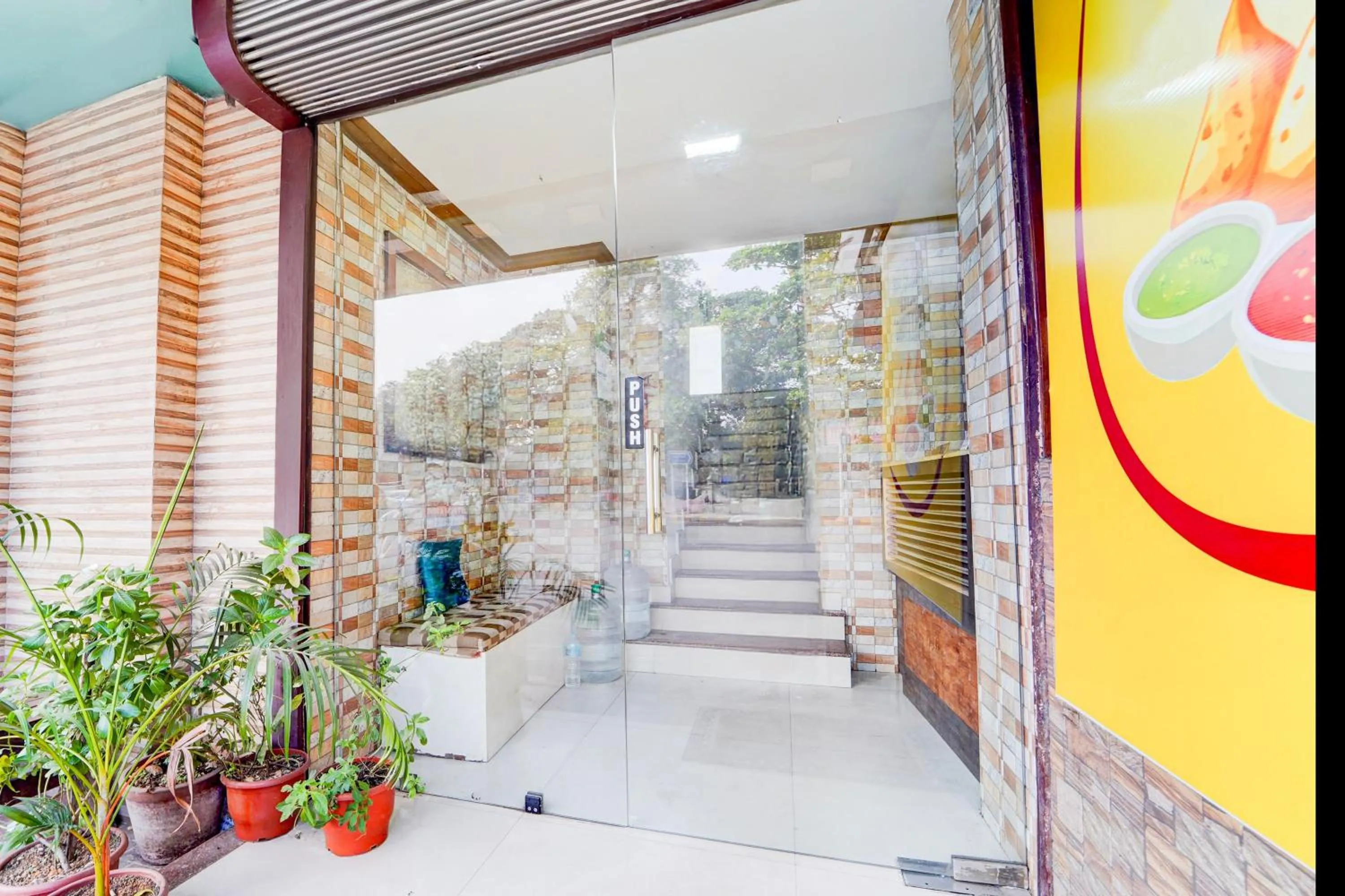 Facade/entrance in Super Hotel O DH Road Ernakulam