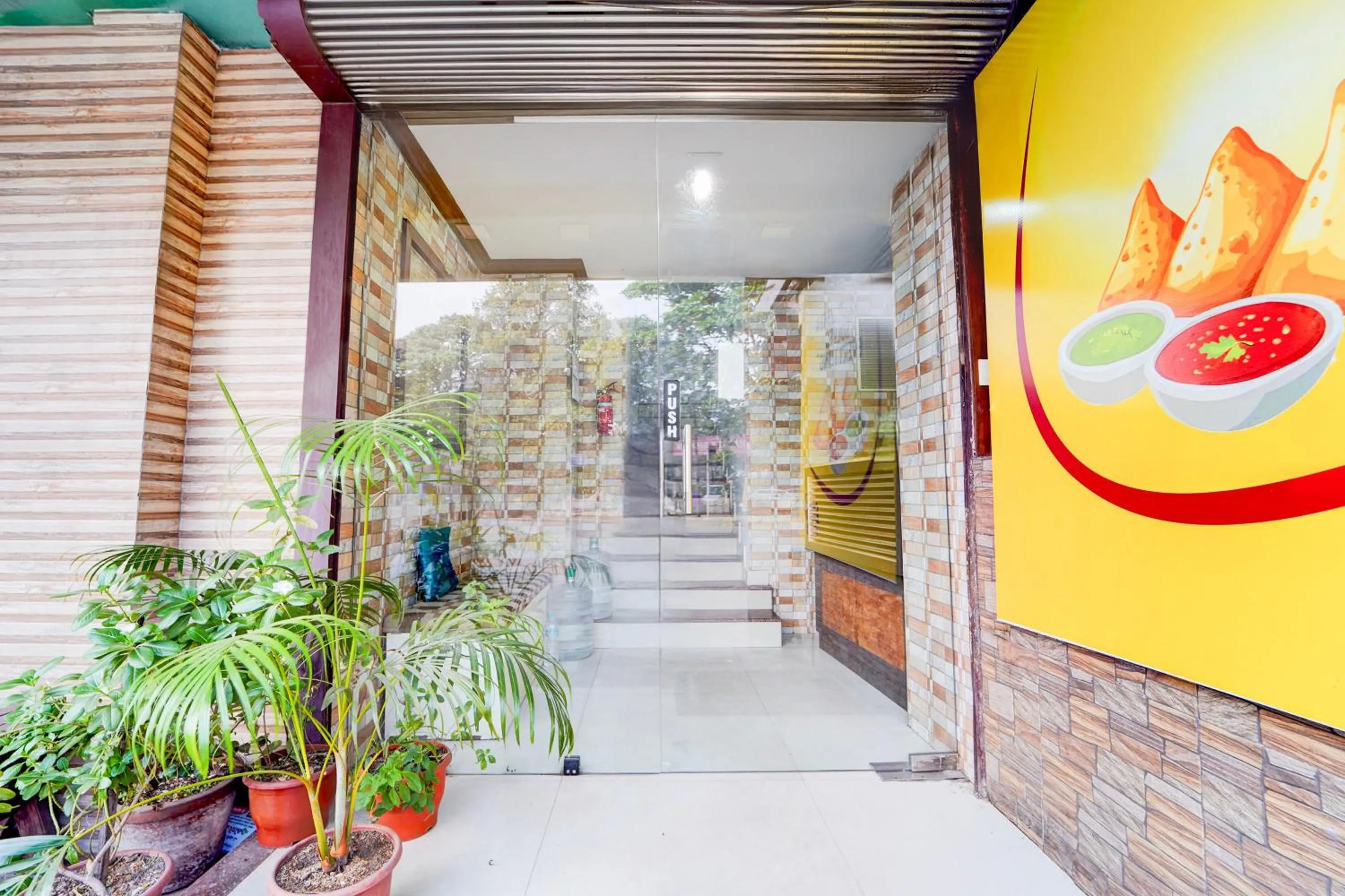 Facade/entrance in Super Hotel O DH Road Ernakulam