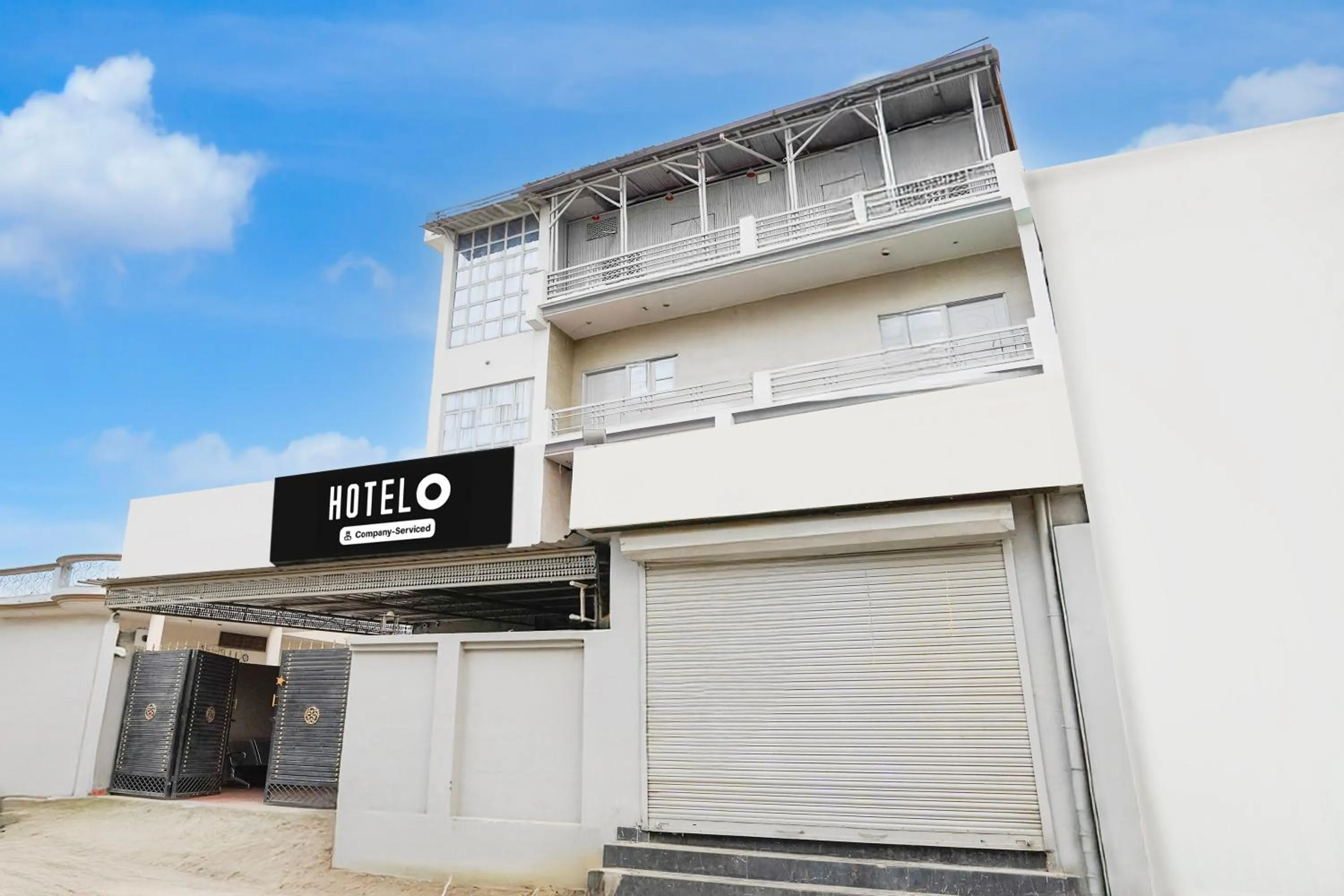 Facade/entrance in Hotel O Dehradun City Centre