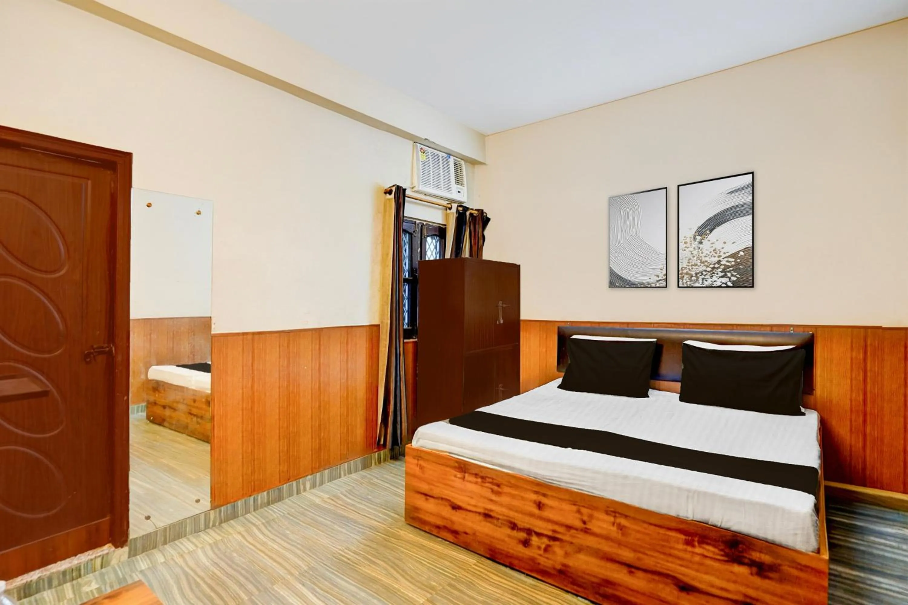 Bedroom, Bed in Hotel O Dehradun City Centre