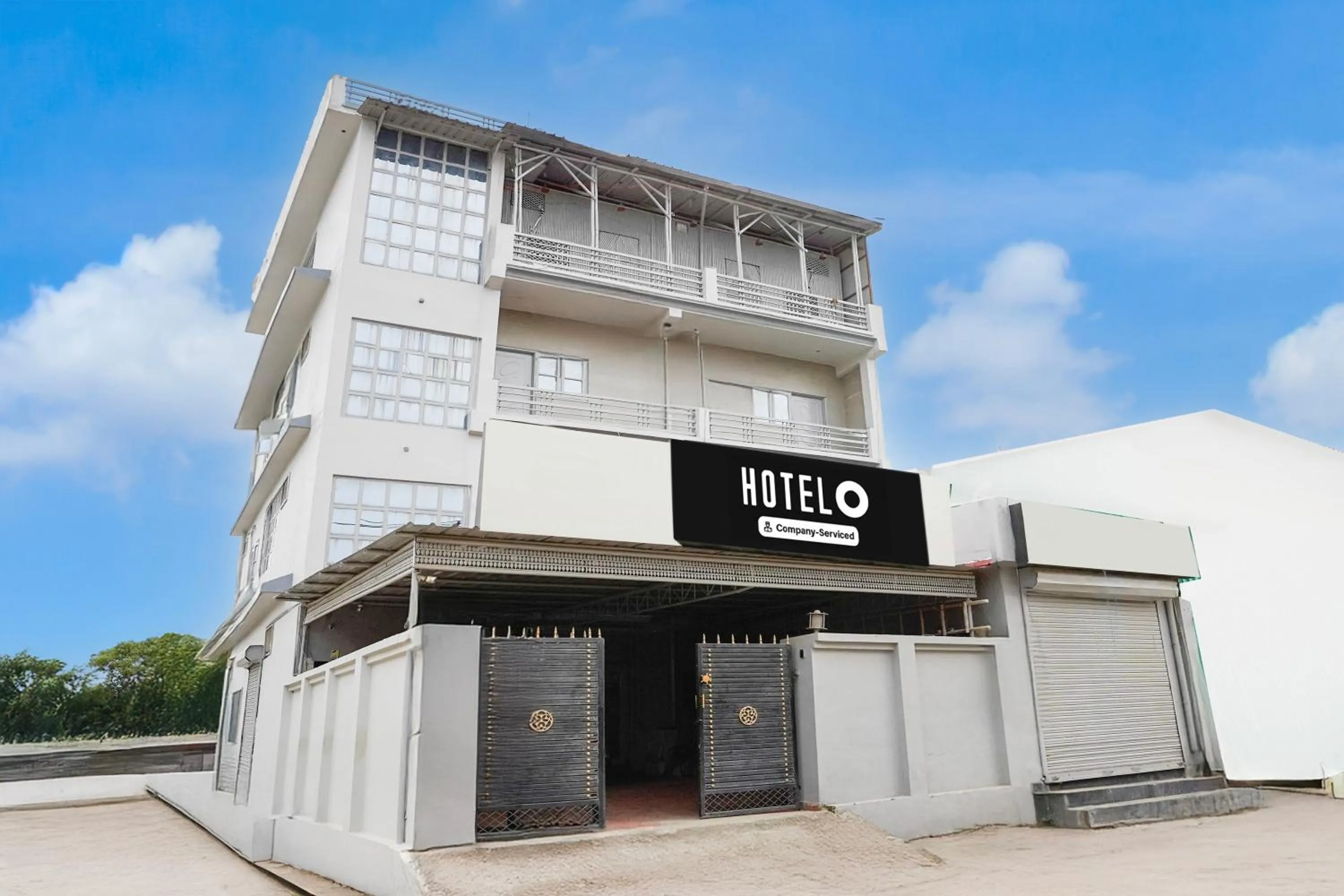 Facade/entrance in Hotel O Dehradun City Centre