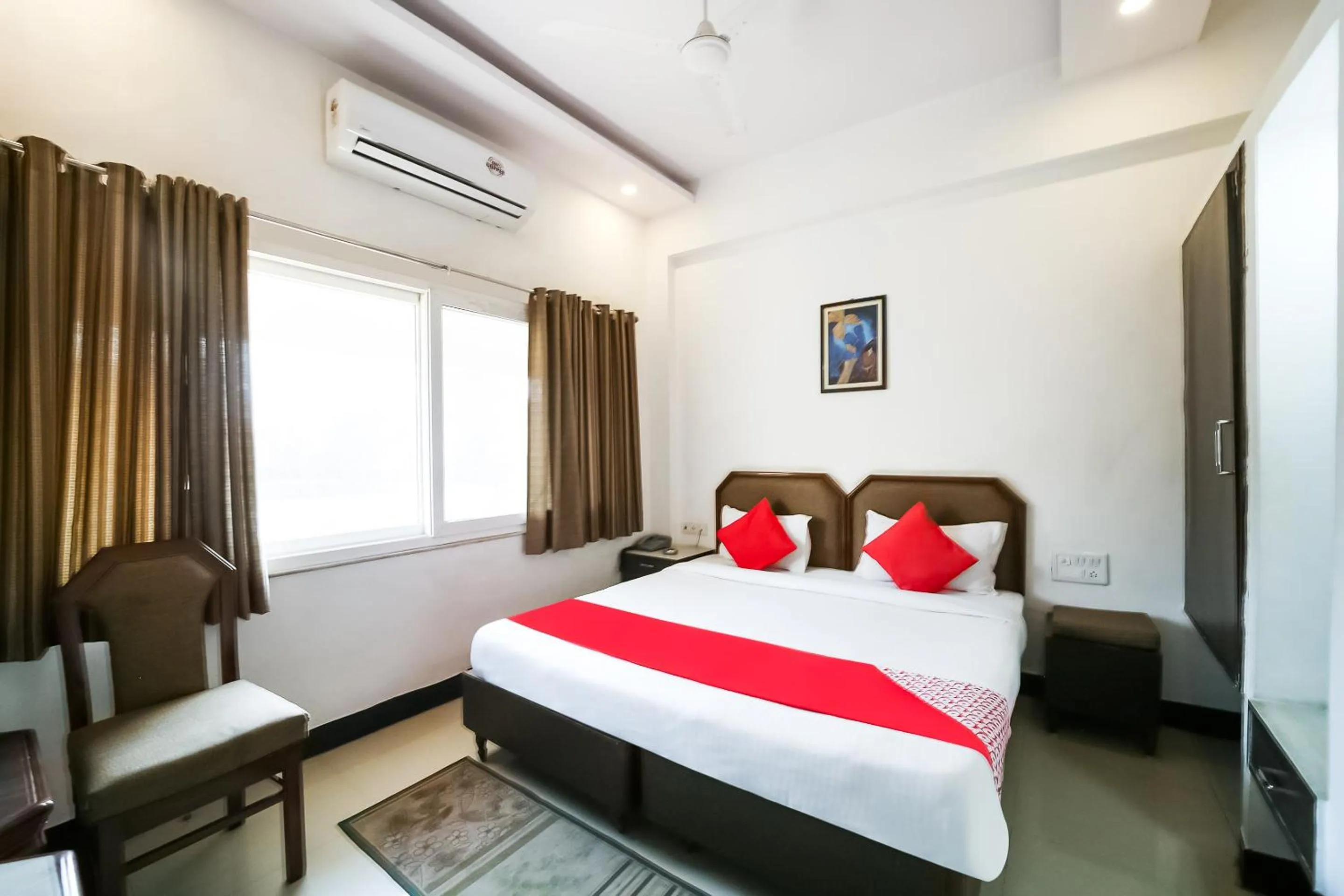 Bedroom, Bed in Hotel Utsav