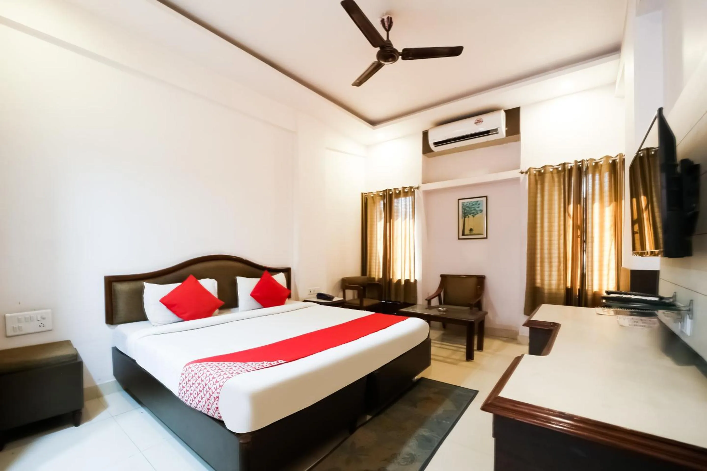 Bedroom, Bed in Hotel Utsav