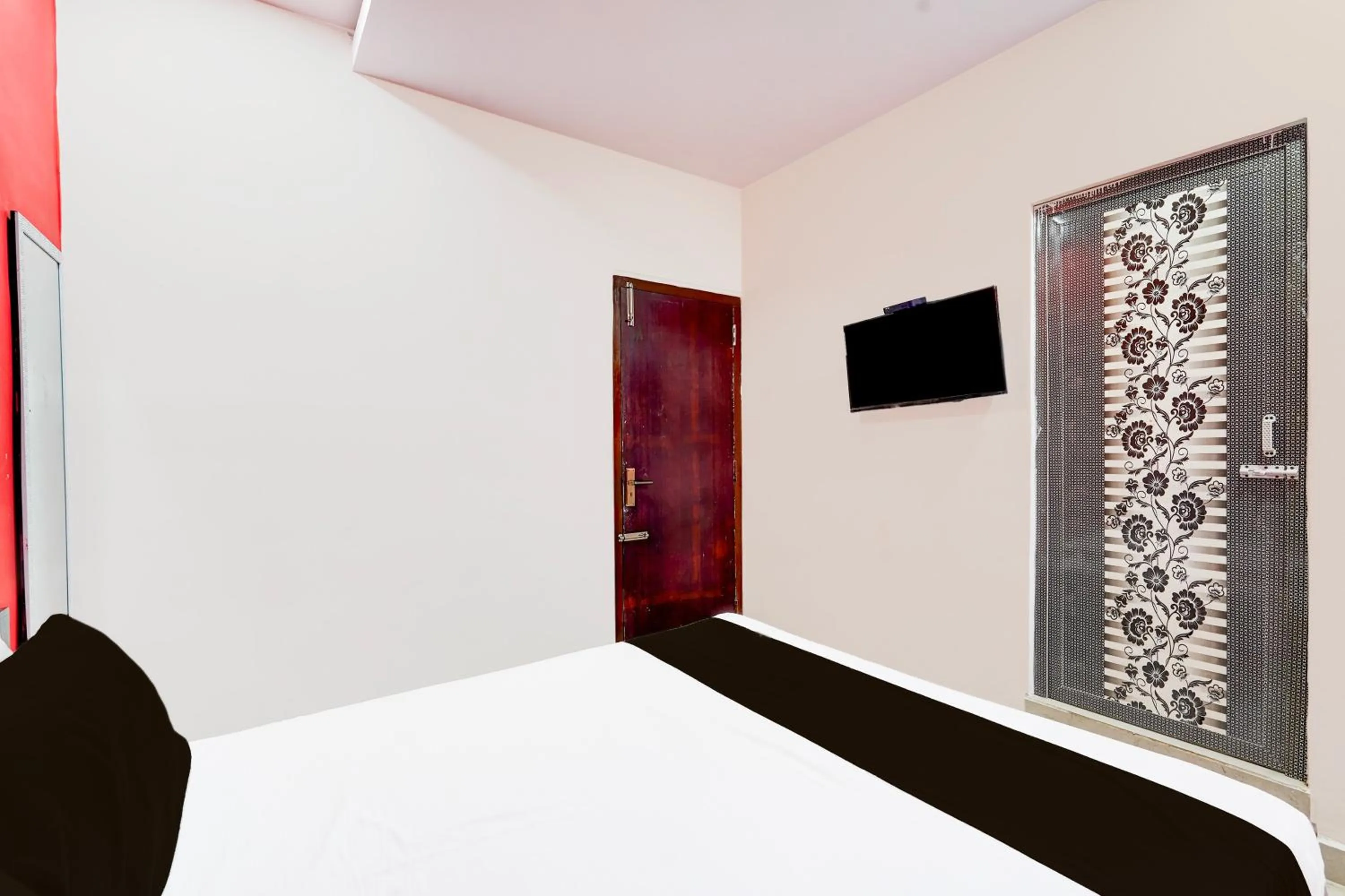 Bedroom, Bed in Super Collection O Kelambakkam Near Chettinad Hospital