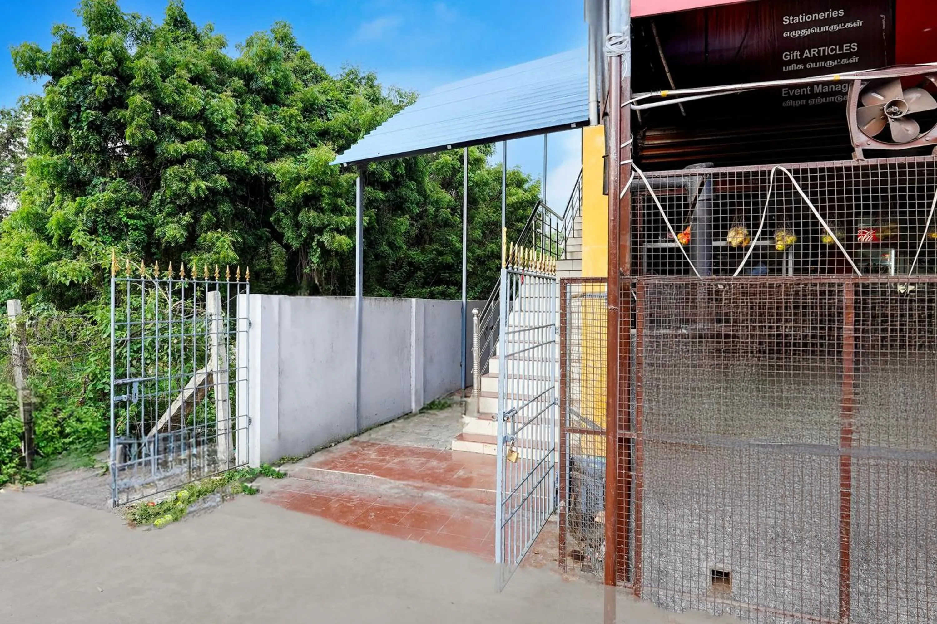 Facade/entrance in Super Collection O Kelambakkam Near Chettinad Hospital