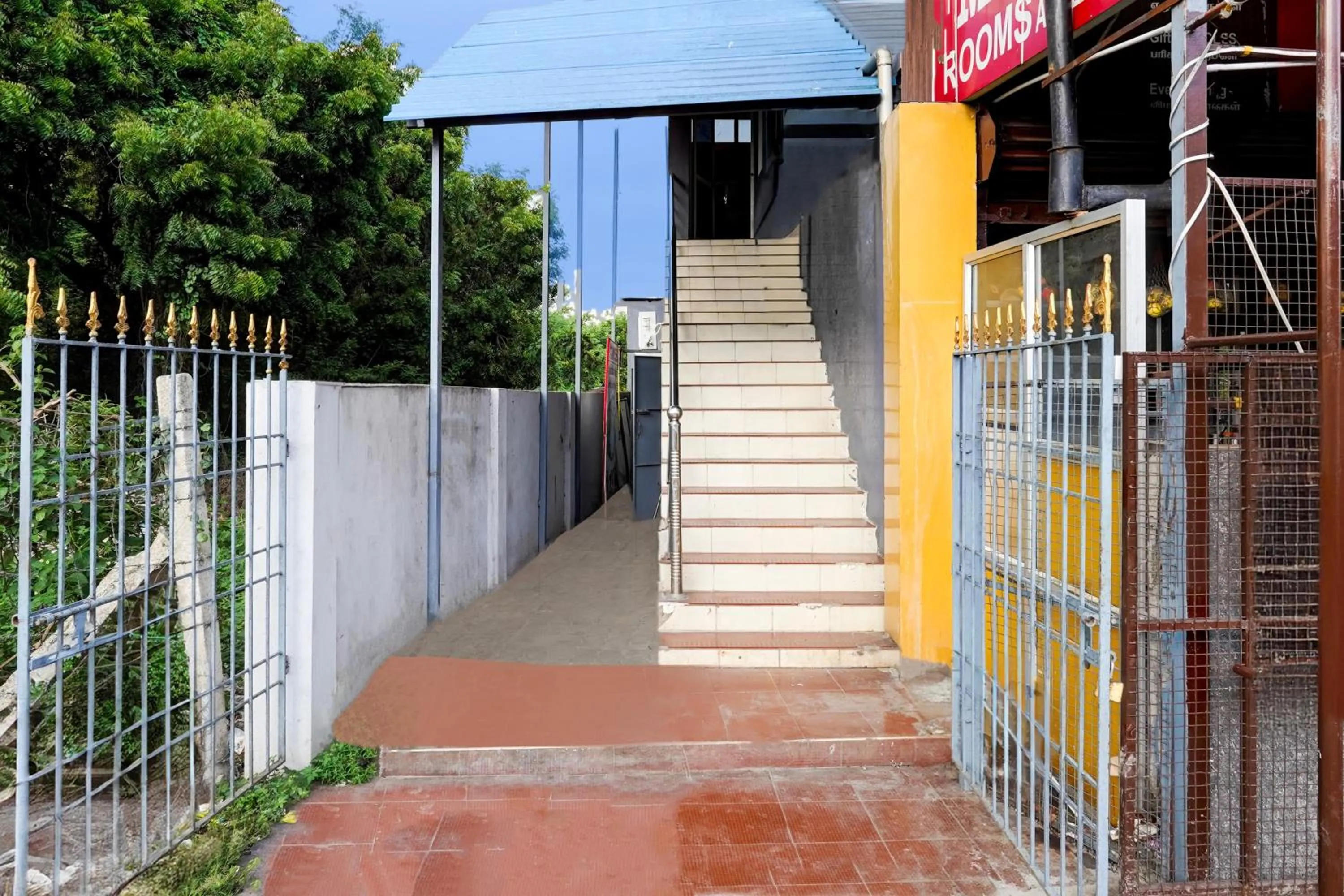 Facade/entrance in Super Collection O Kelambakkam Near Chettinad Hospital