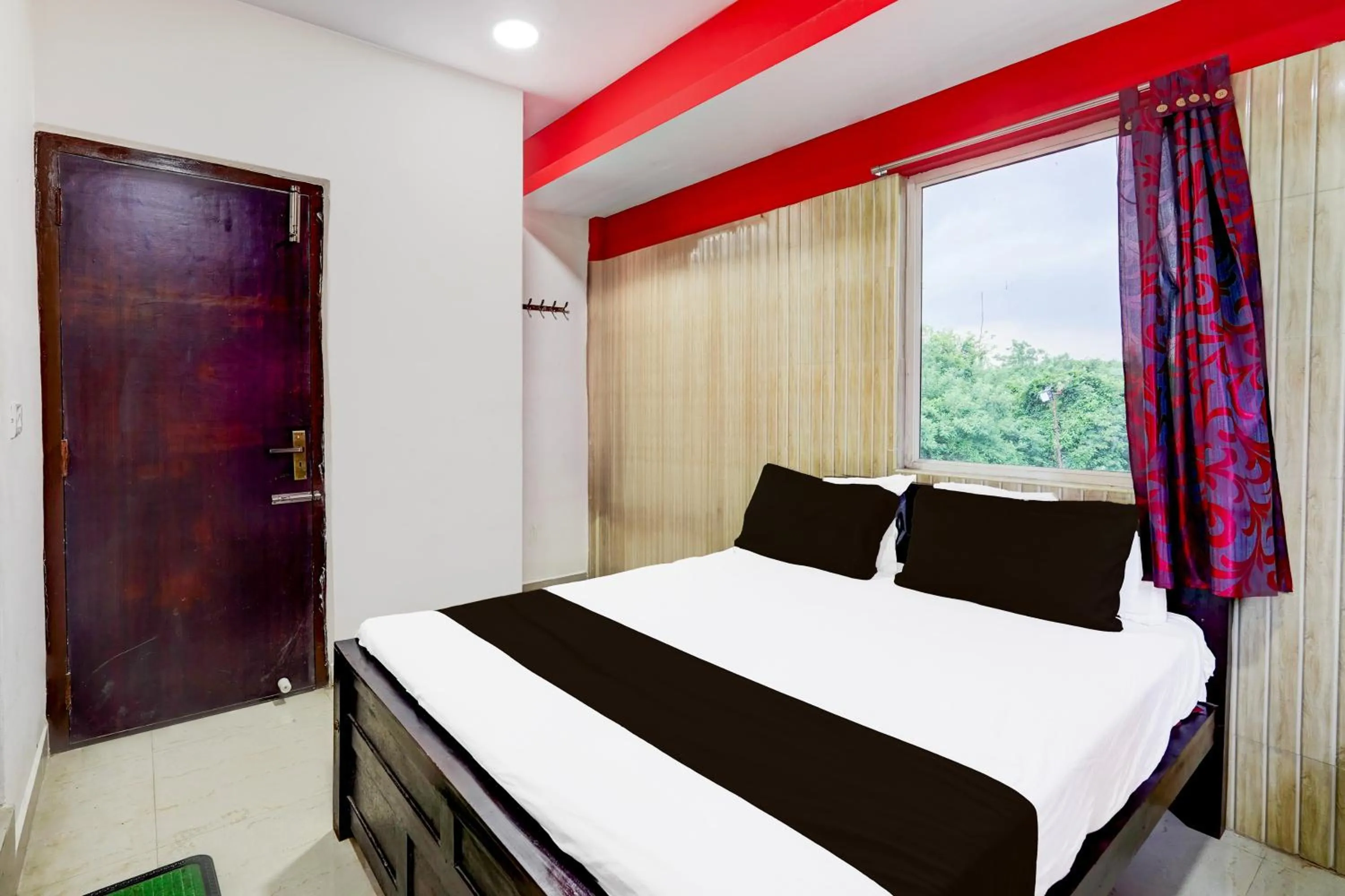 Bedroom, Bed in Super Collection O Kelambakkam Near Chettinad Hospital