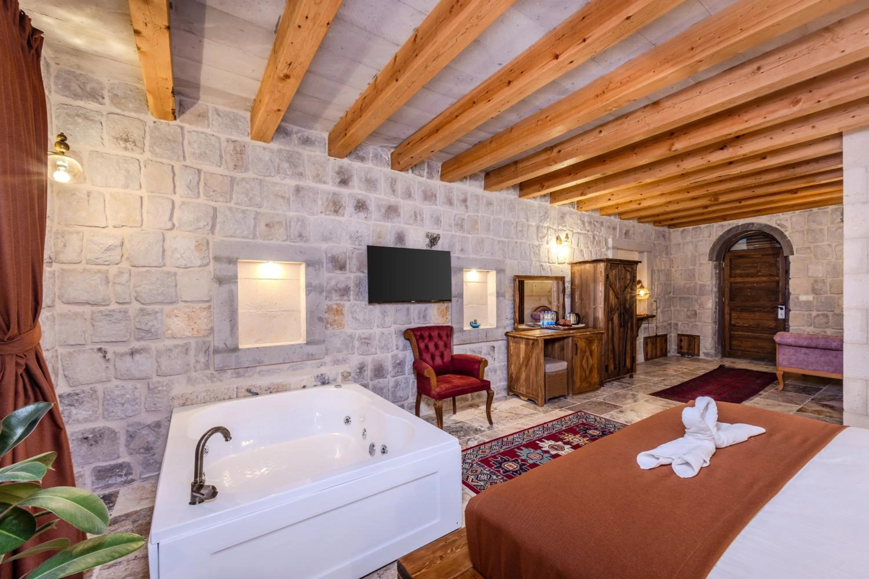 Communal lounge/ TV room, Bed in Gala Cave Cappadocia