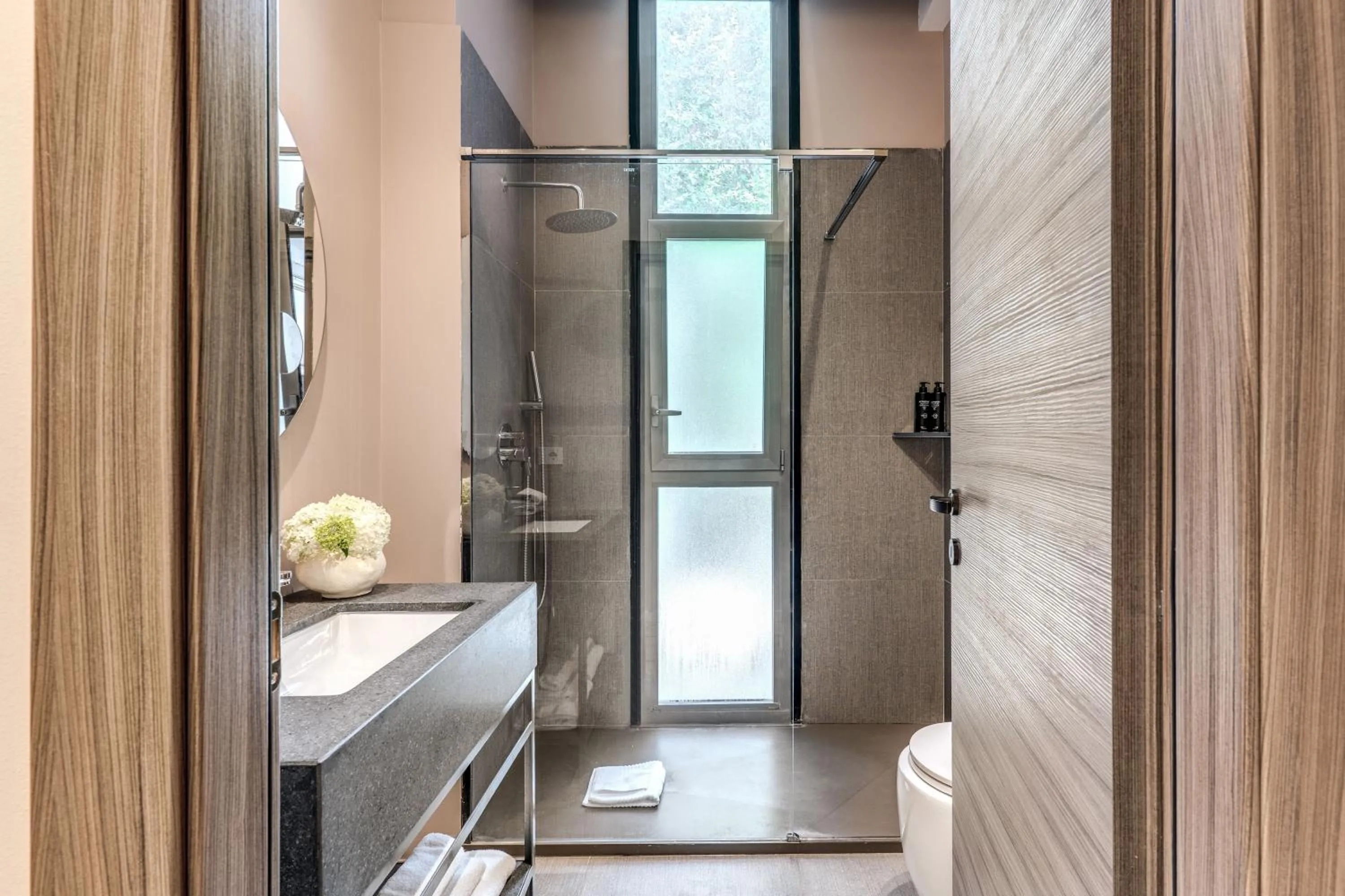 Shower in Parioli Cube Hotel