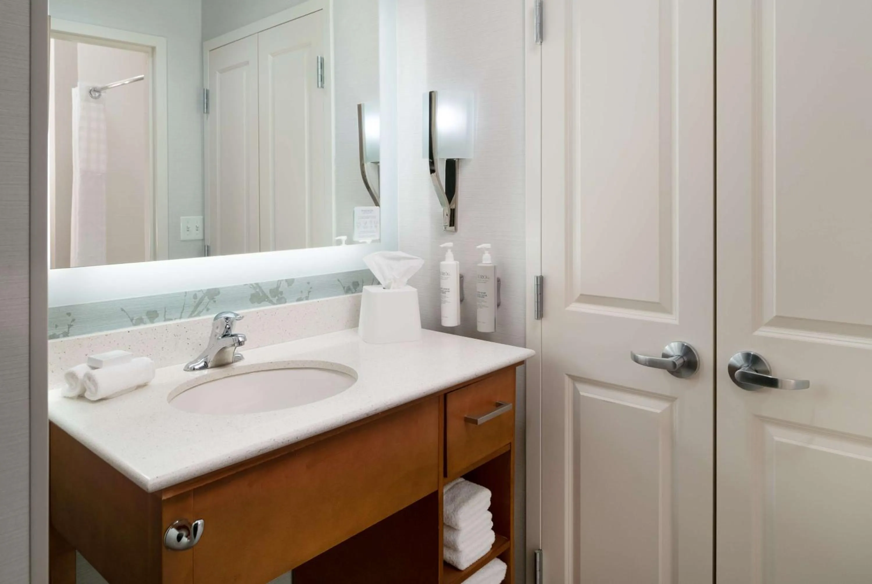 Bathroom in Homewood Suites by Hilton Gateway Hills Nashua