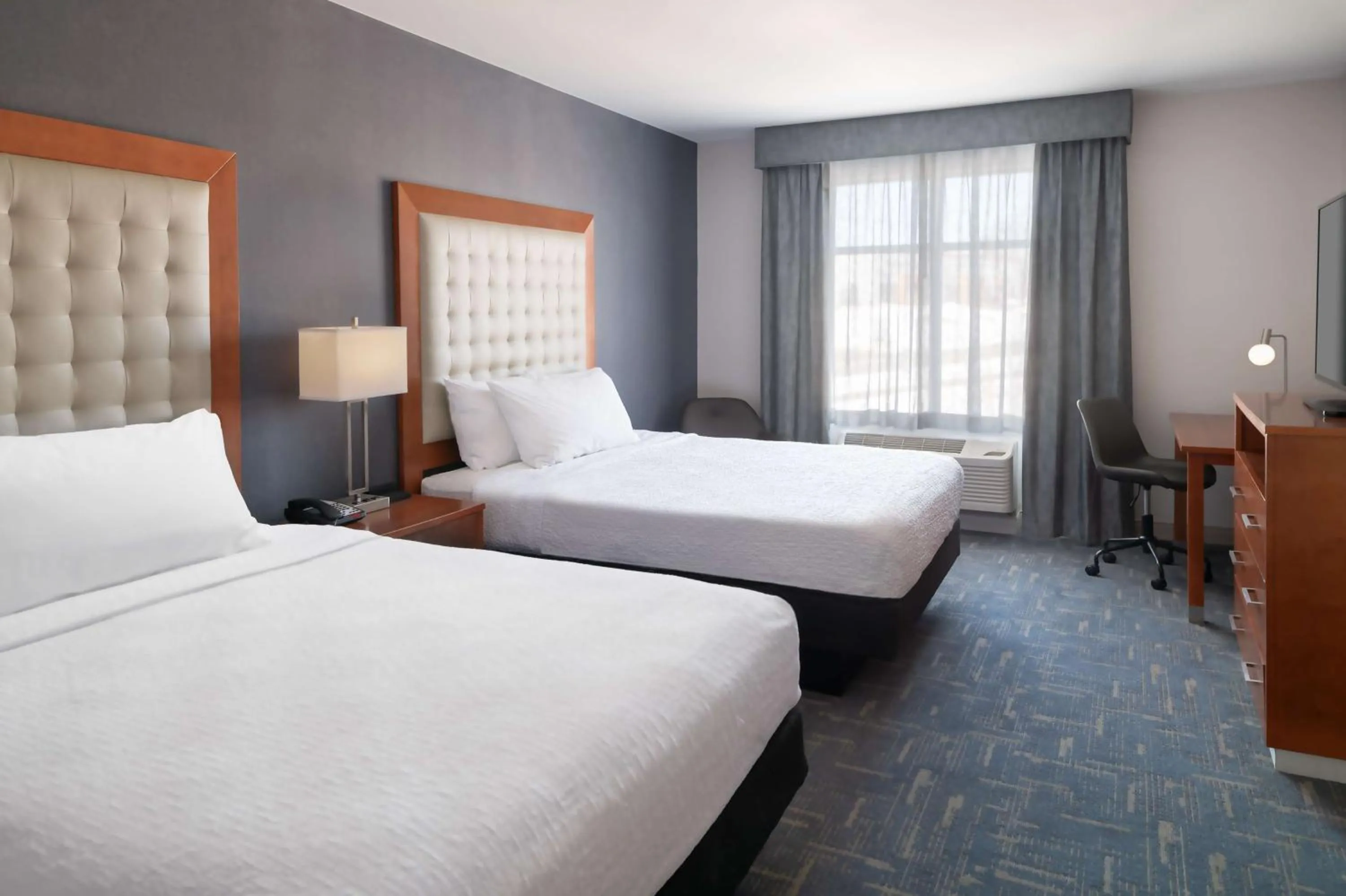 Bed in Homewood Suites by Hilton Gateway Hills Nashua