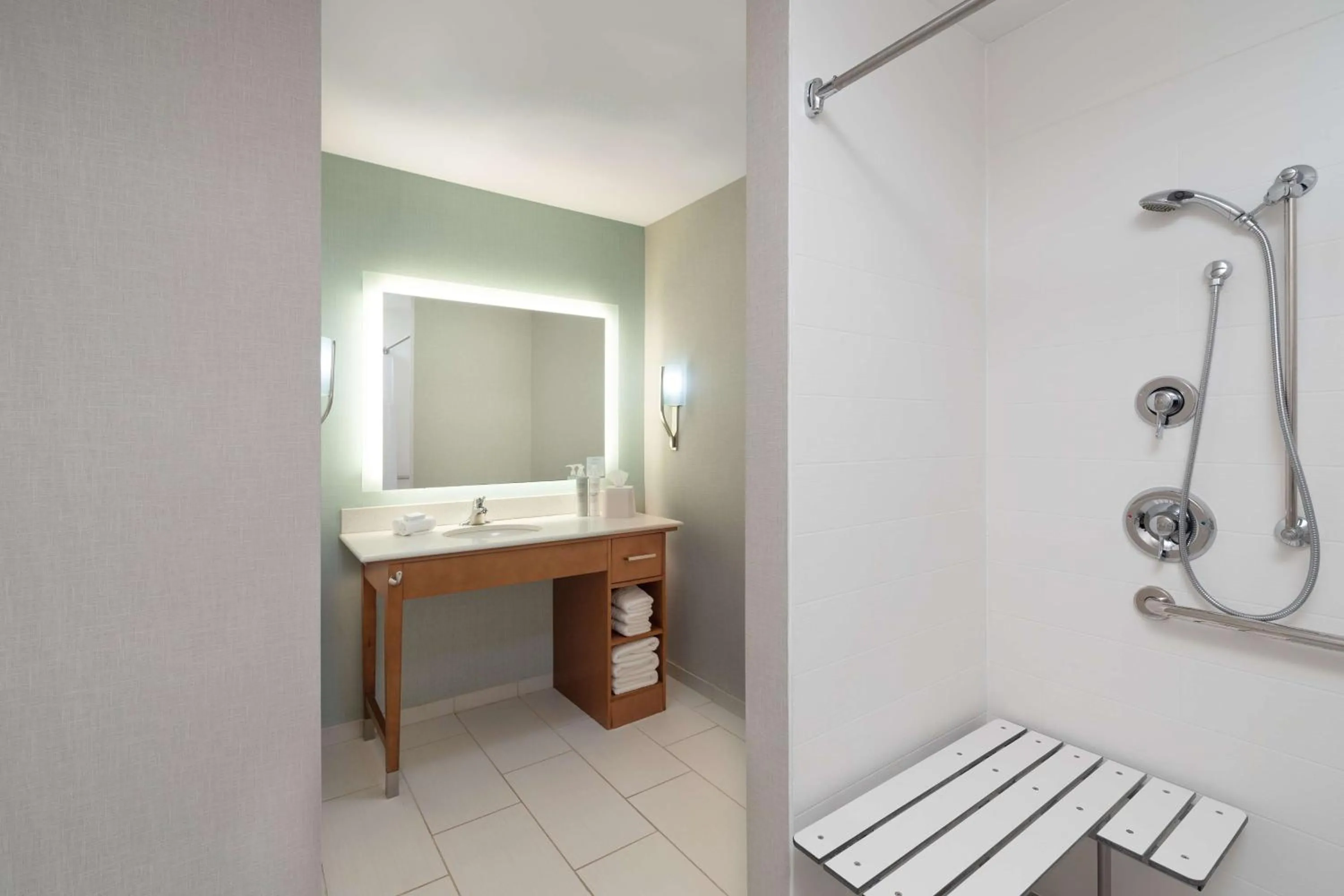 Bathroom in Homewood Suites by Hilton Gateway Hills Nashua