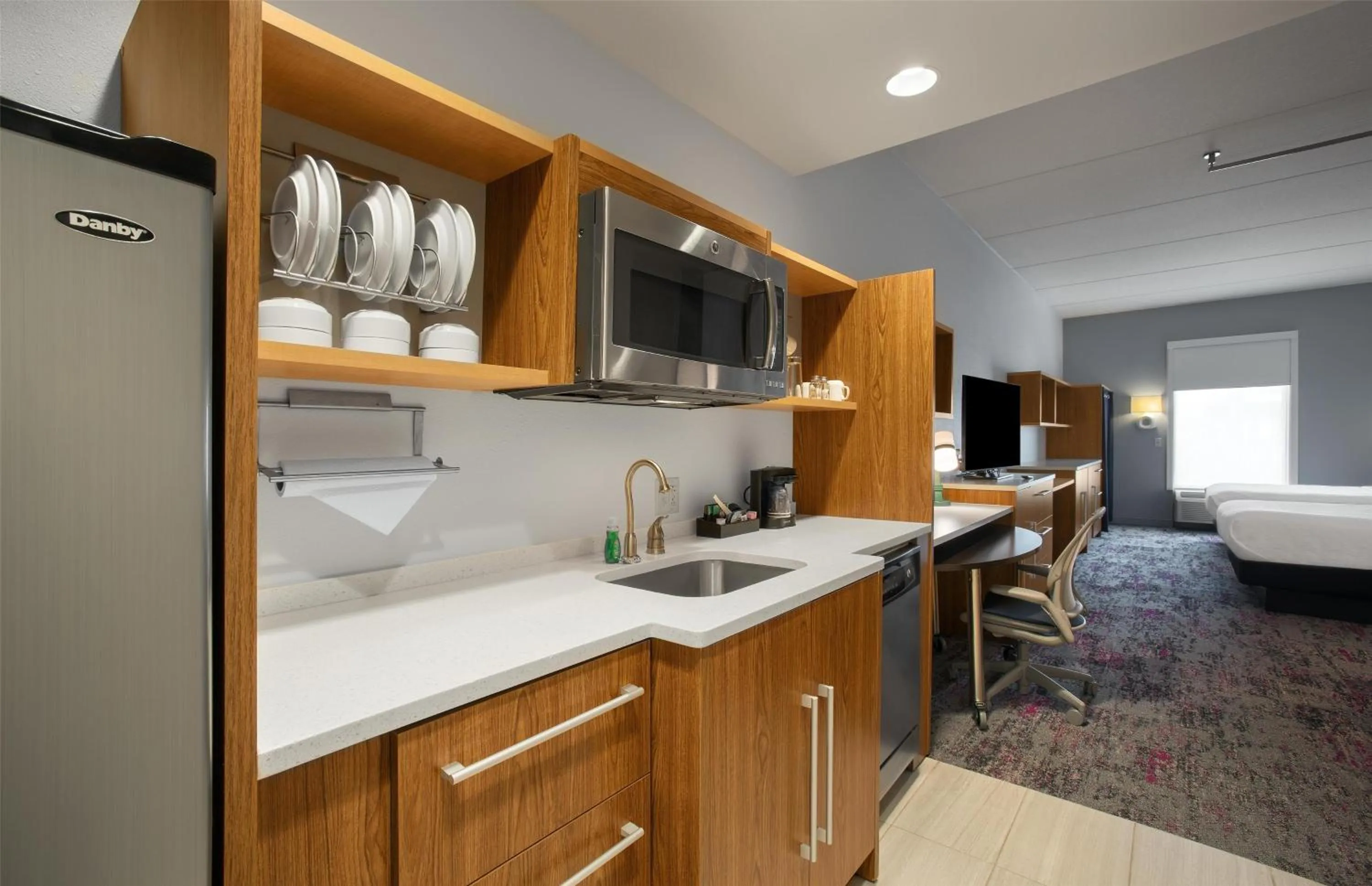 Kitchen or kitchenette, Bed in Home2 Suites by Hilton Greenville Airport