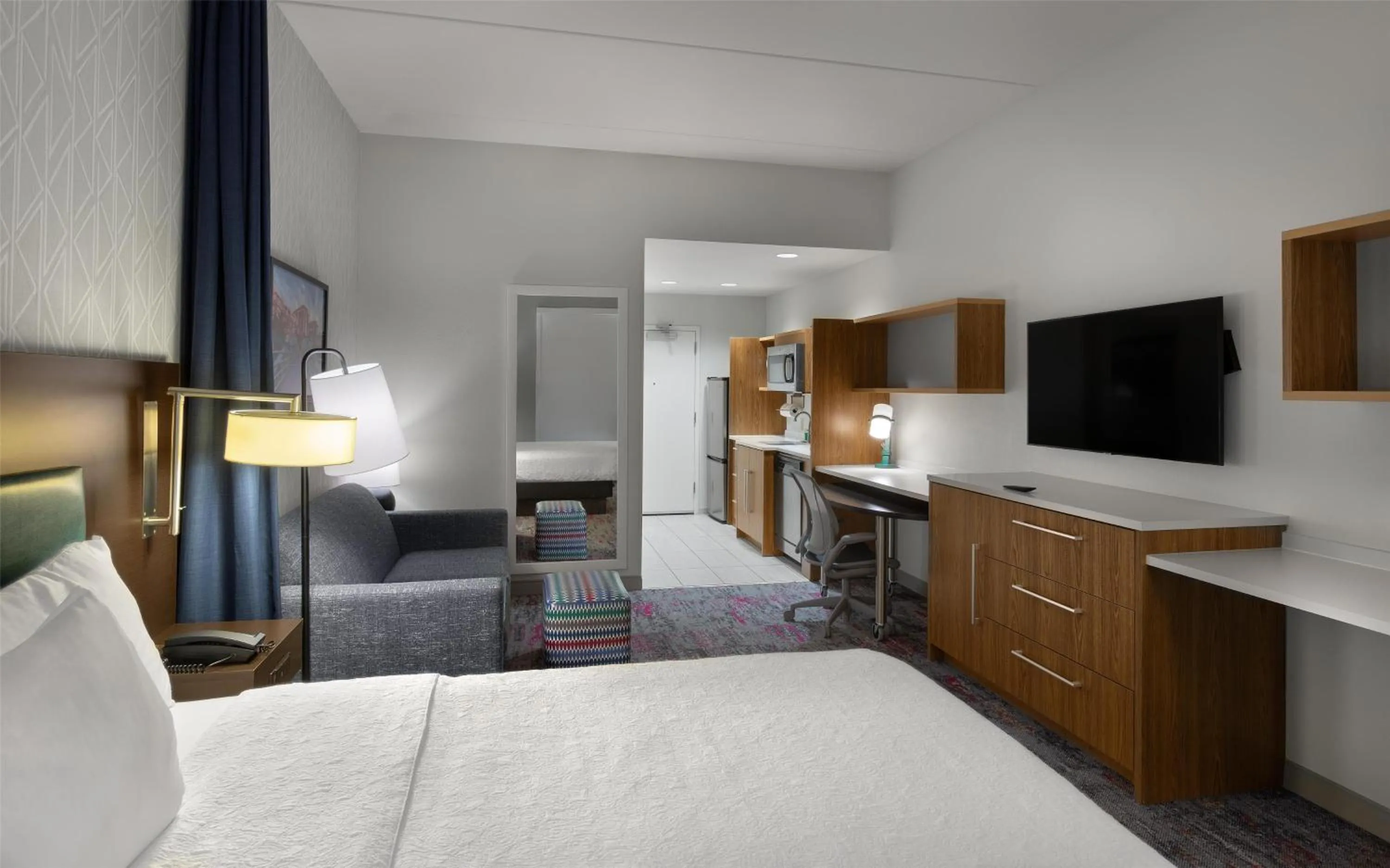 Living room, Bed in Home2 Suites by Hilton Greenville Airport